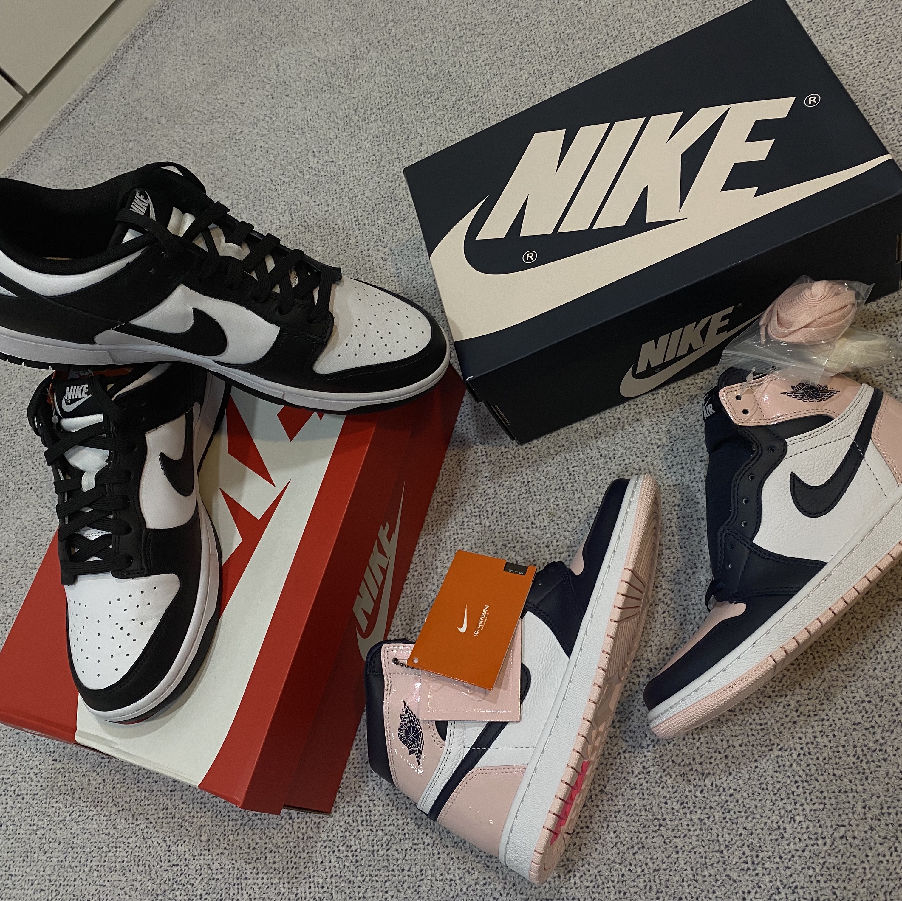 Nike Dunk Low Retro Black, (W) Jordan 1 Retro High OG Atmosphere 착용 스타일 - 1