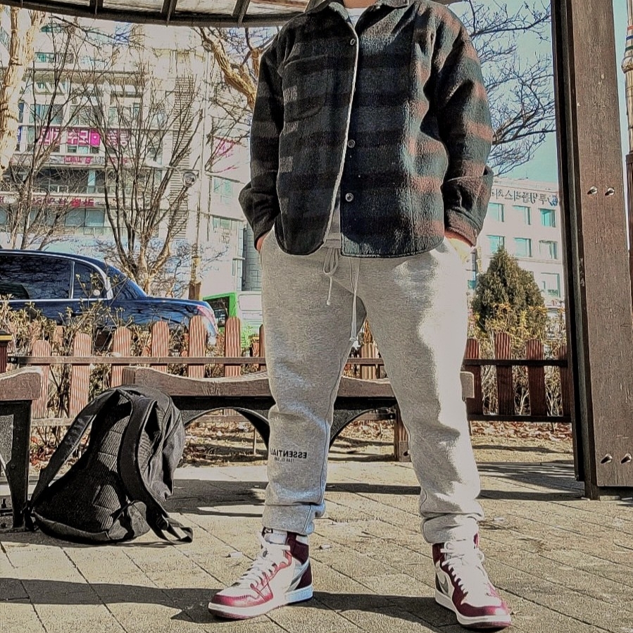 Jordan 1 Retro High OG Bordeaux, Essentials Sweatpants Heather Grey - 20FW 착용 스타일