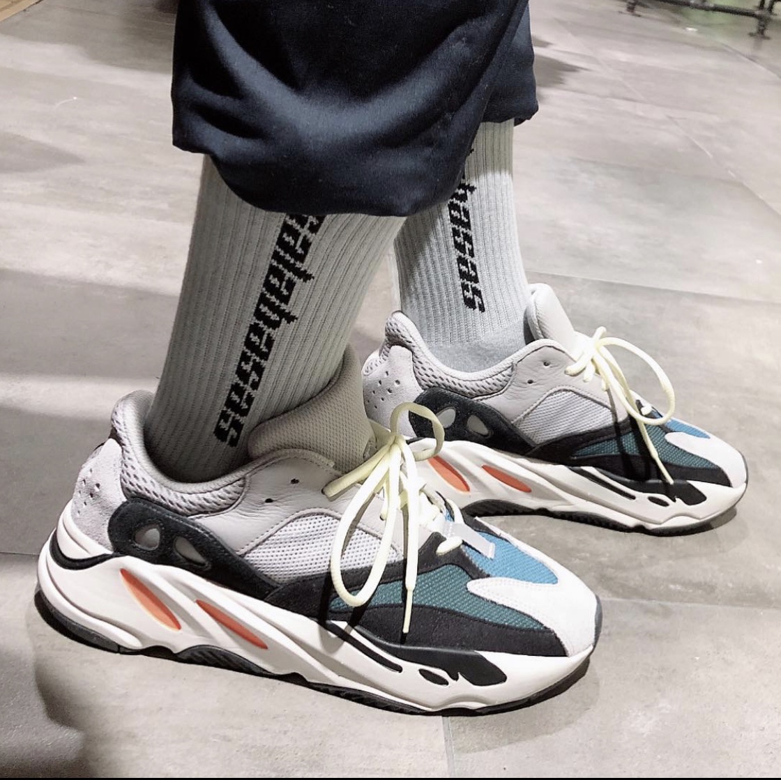Adidas Yeezy Boost 700 Wave Runner Solid Grey 2017/2019 착용 스타일