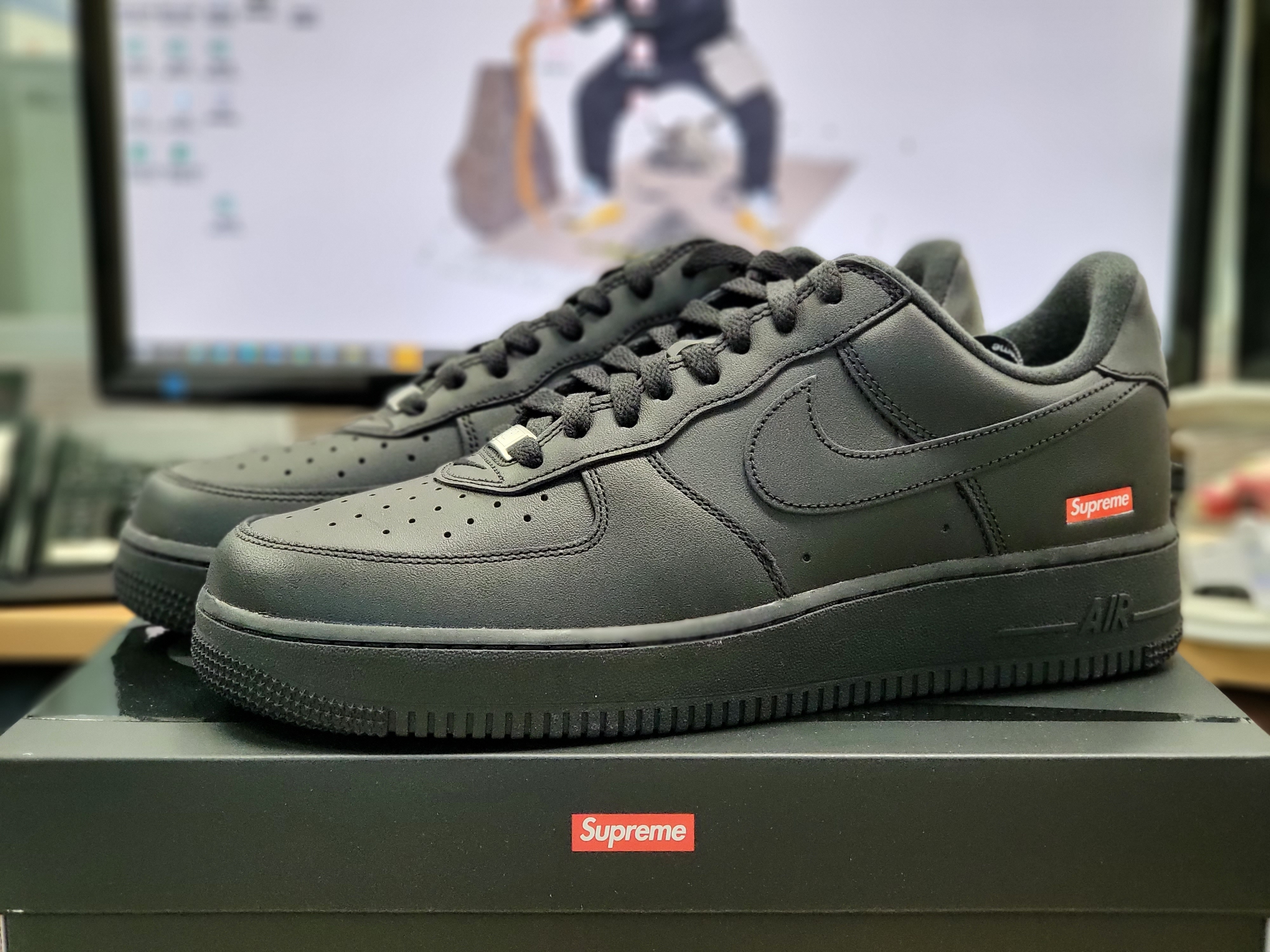 Nike x Supreme Air Force 1 Low Black 착용 스타일