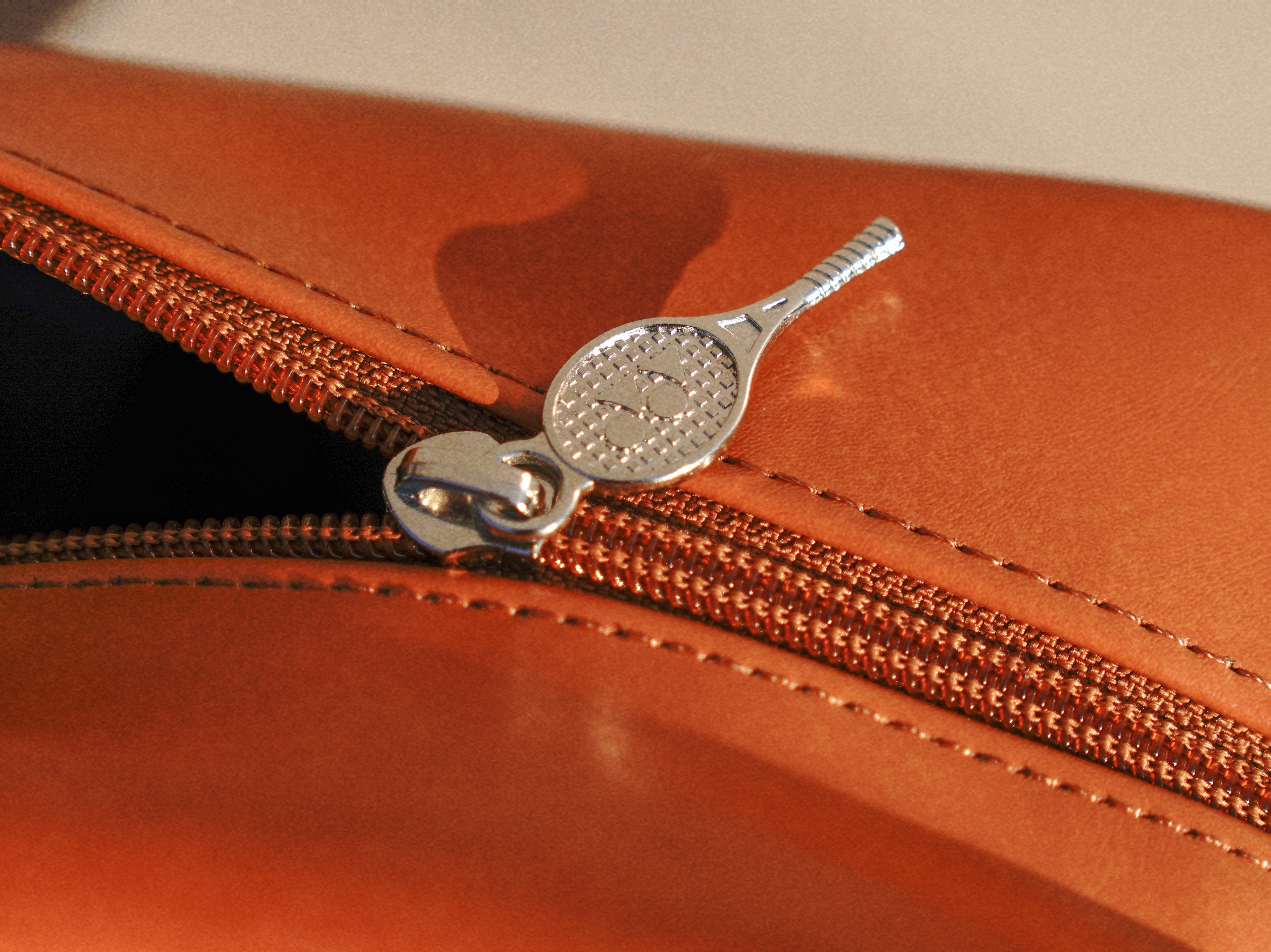IAB Studio x Yonex Racquet Bag Caramel 착용 스타일 - 3
