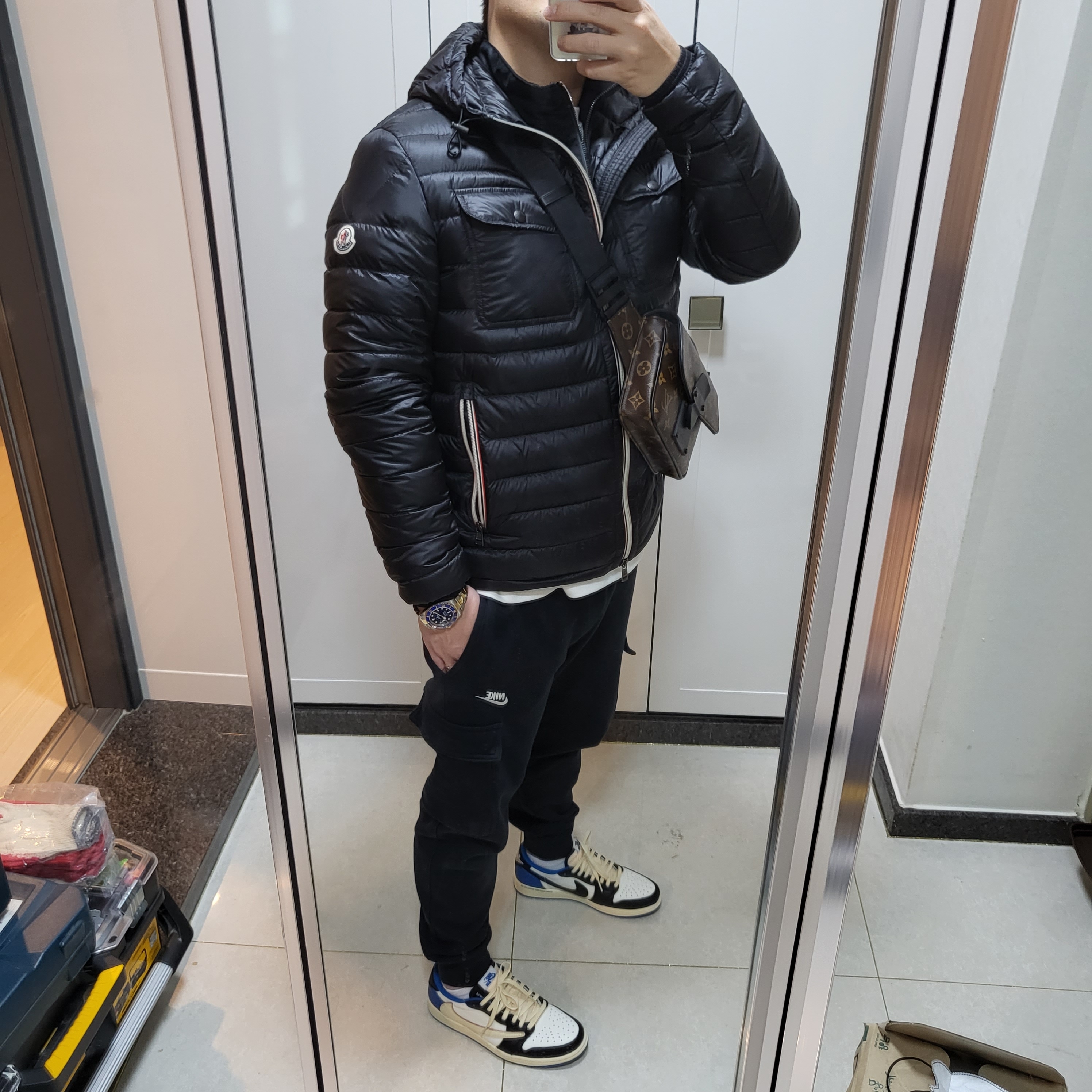 Jordan 1 x Travis Scott x Fragment Retro Low OG SP Military Blue, Rolex Submariner Date 41mm 126613LB Royal Blue Oyster 착용 스타일 - 3