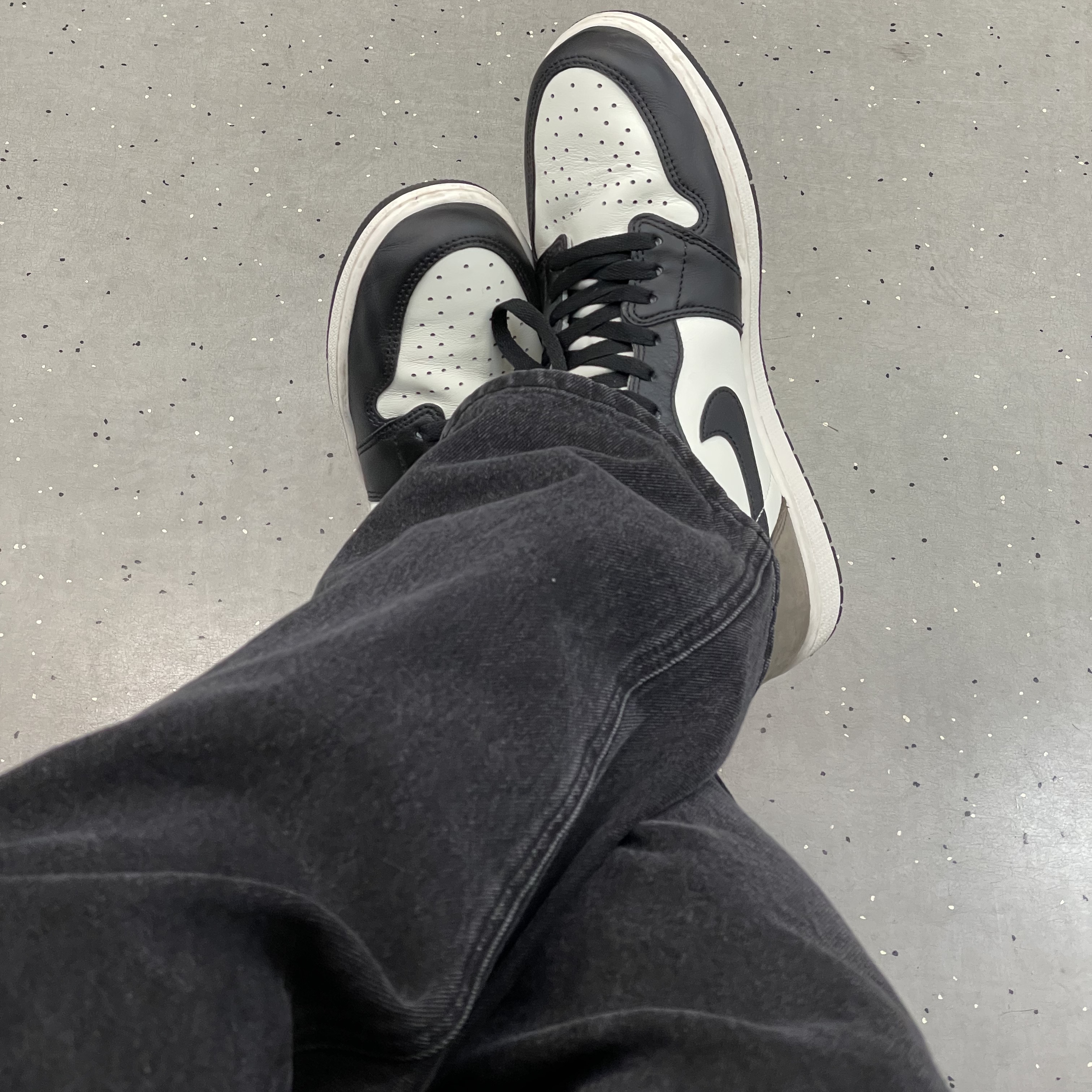 Jordan 1 Retro High OG Black Mocha 착용 스타일
