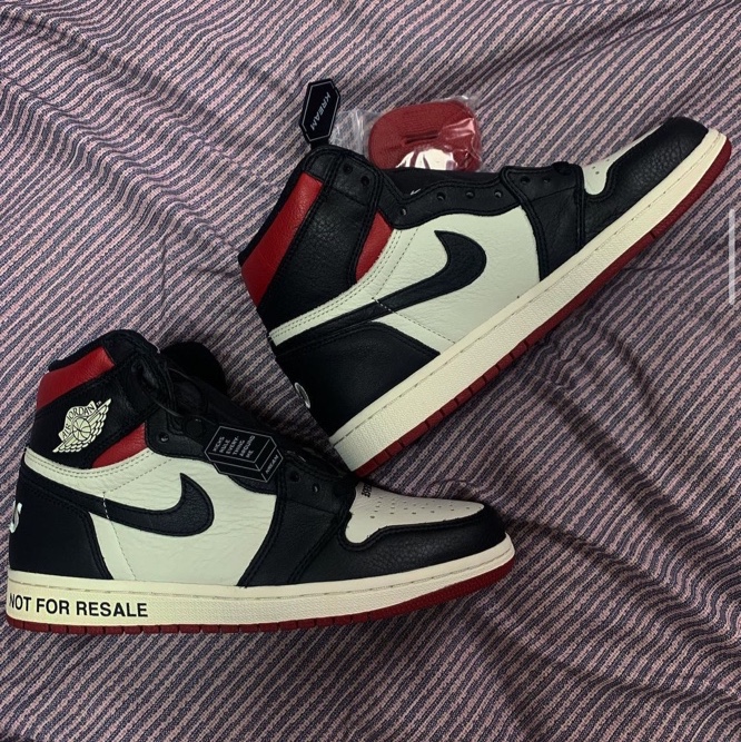 Jordan 1 Retro High Not for Resale Varsity Red 착용 스타일
