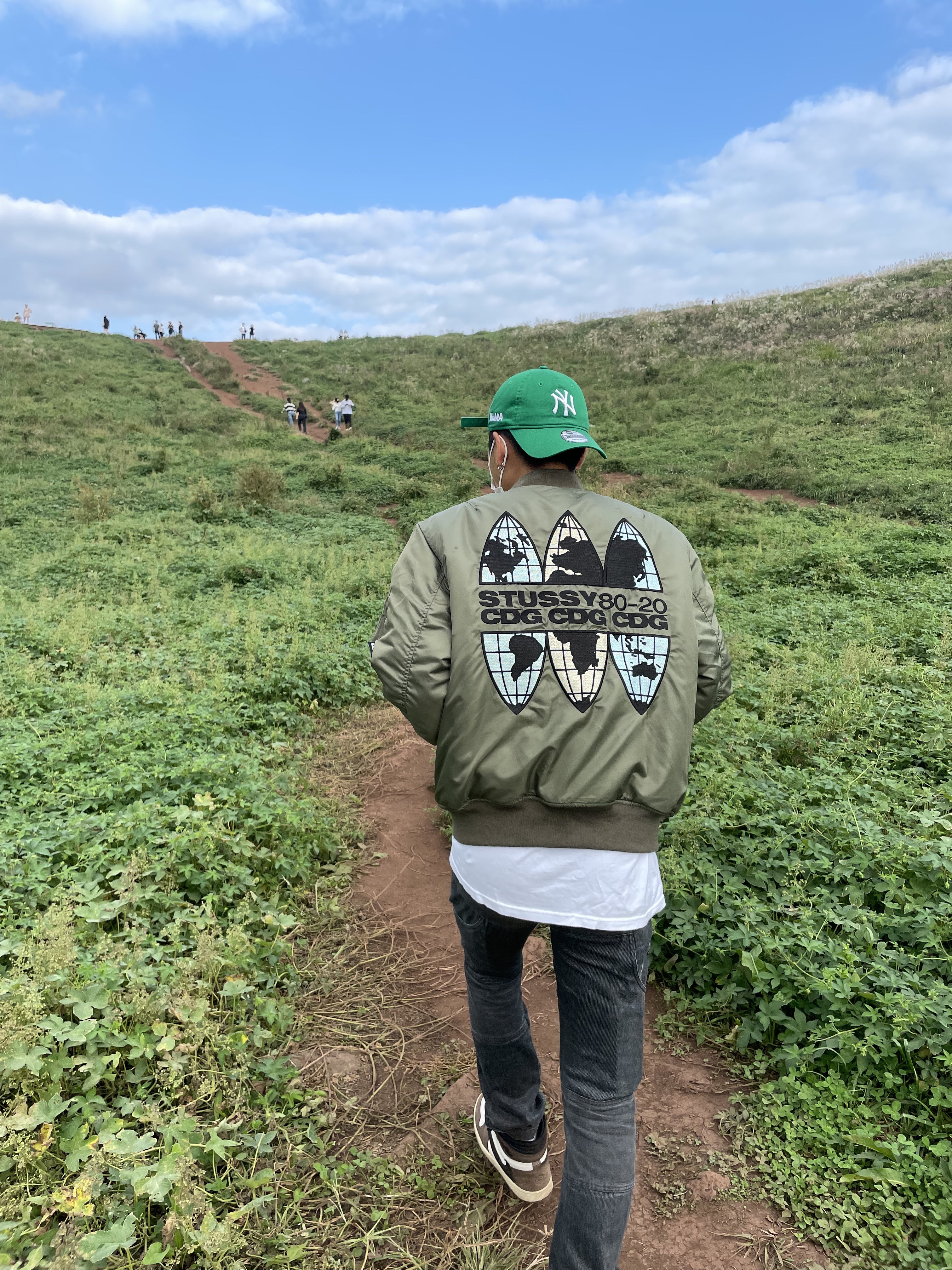 Stussy x CDG MA-1 Jacket Olive, Jordan 1 x Travis Scott Retro High OG SP Mocha 착용 스타일 - 1