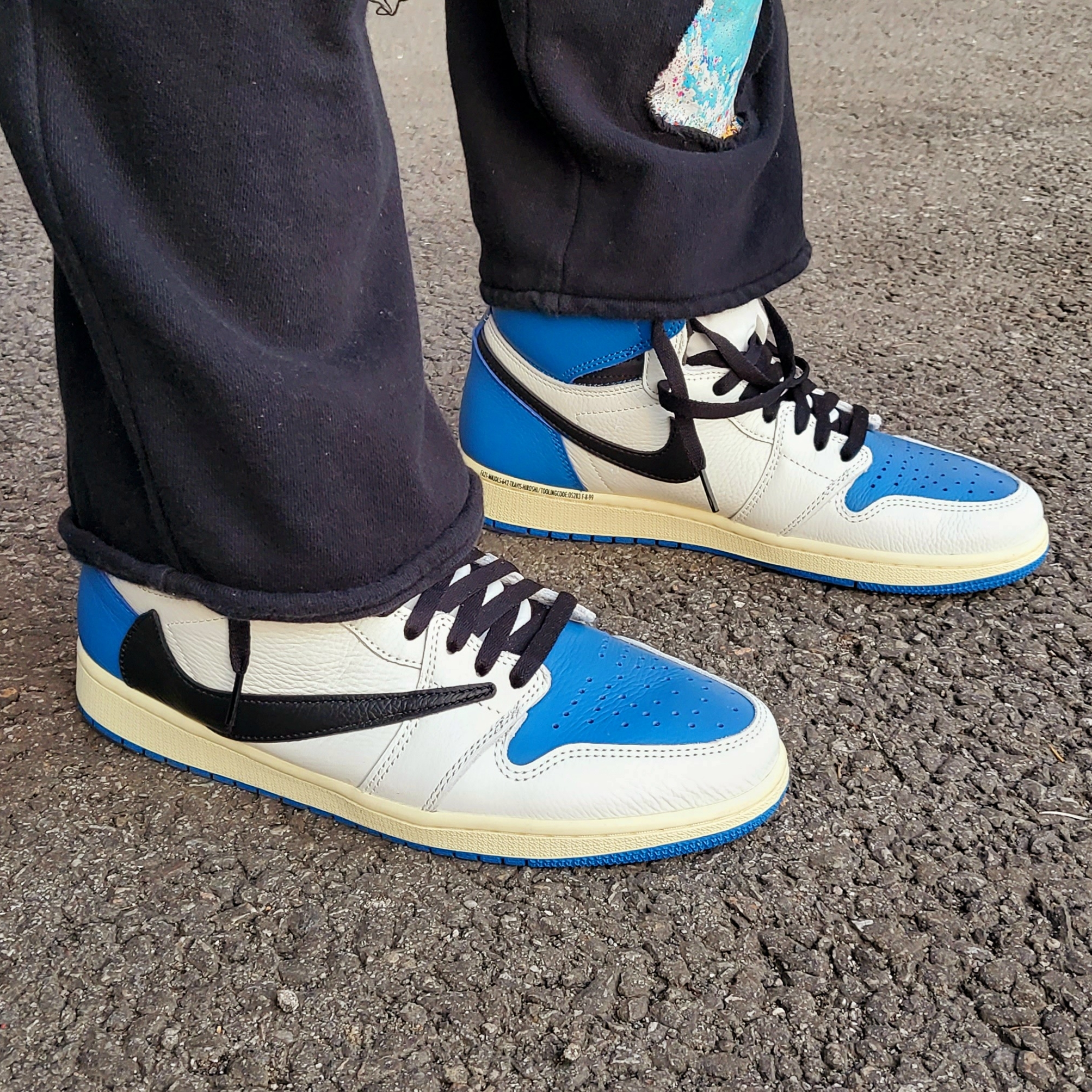 Jordan 1 x Travis Scott x Fragment Retro High OG SP Military Blue 착용 스타일 - 3