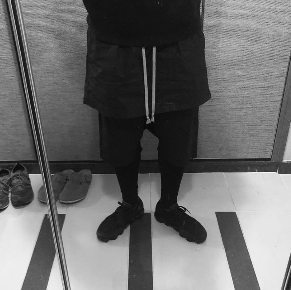 Nike Air VaporMax Triple Black 착용 스타일