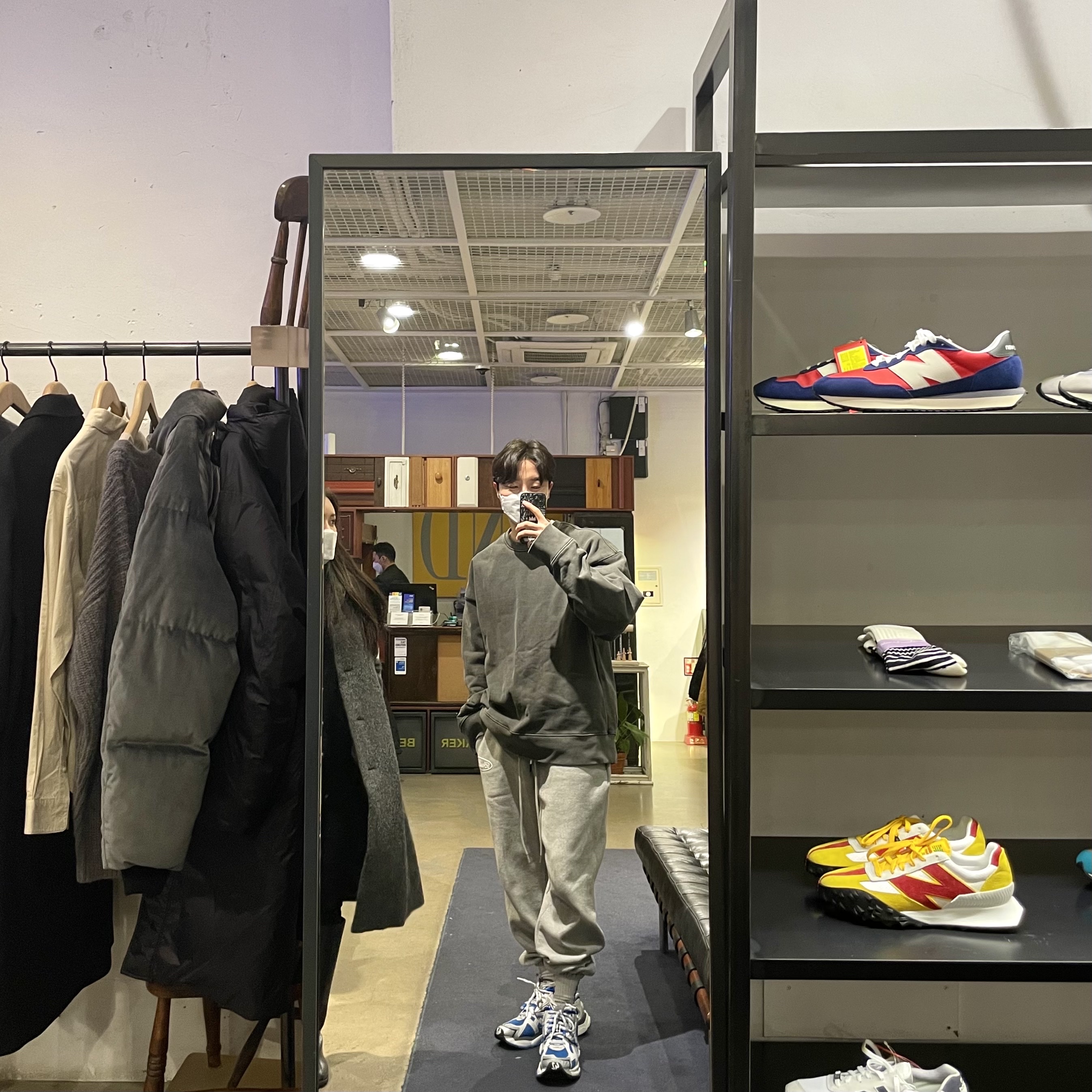 Balenciaga Runner Sneakers Blue White 착용 스타일