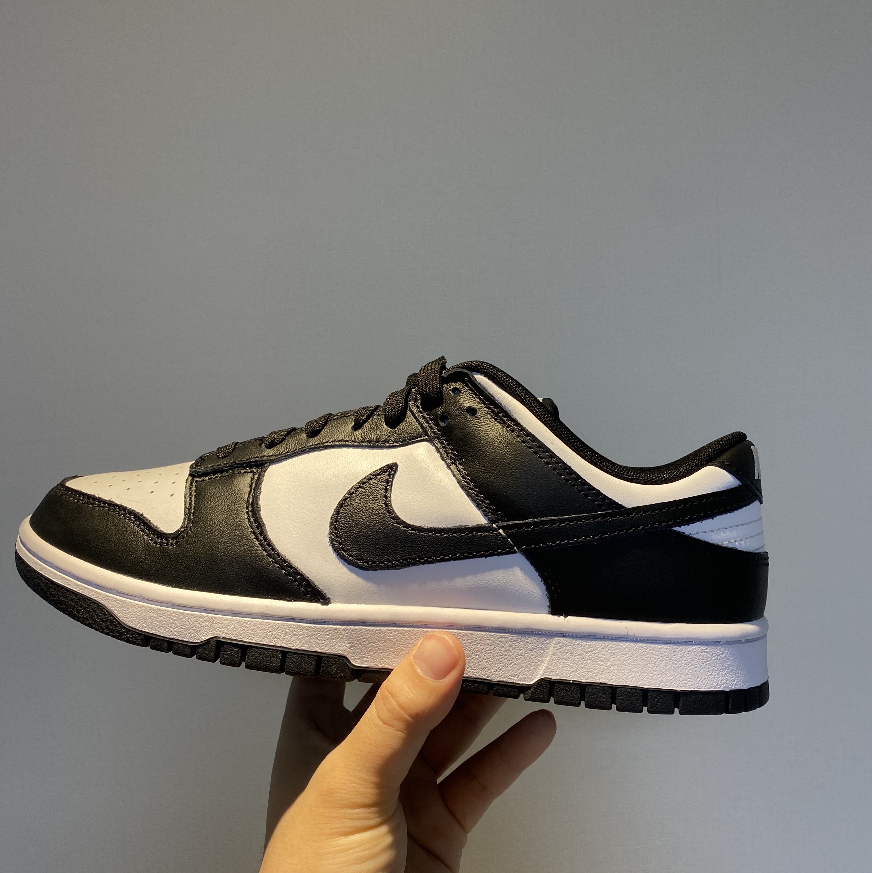 Nike Dunk Low Retro Black 착용 스타일 - 2