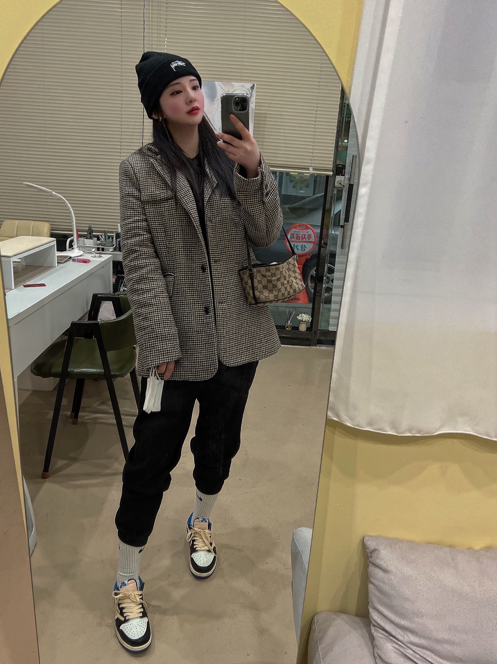 Jordan 1 x Travis Scott x Fragment Retro Low OG SP Military Blue, Stussy Stock Cuff Beanie Black 착용 스타일
