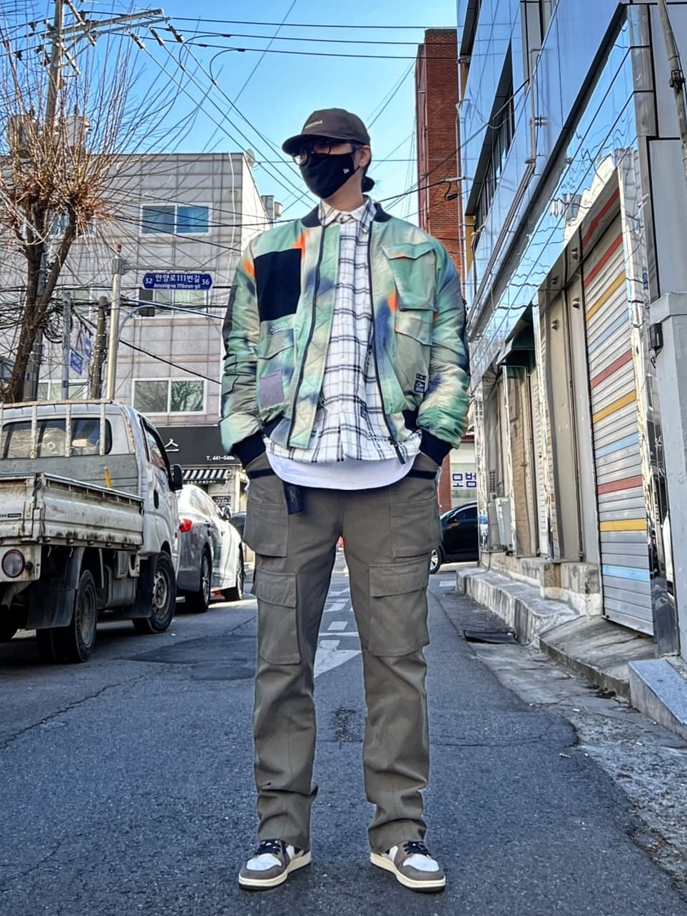 Jordan 1 x Travis Scott Retro High OG SP Mocha 착용 스타일 - 3