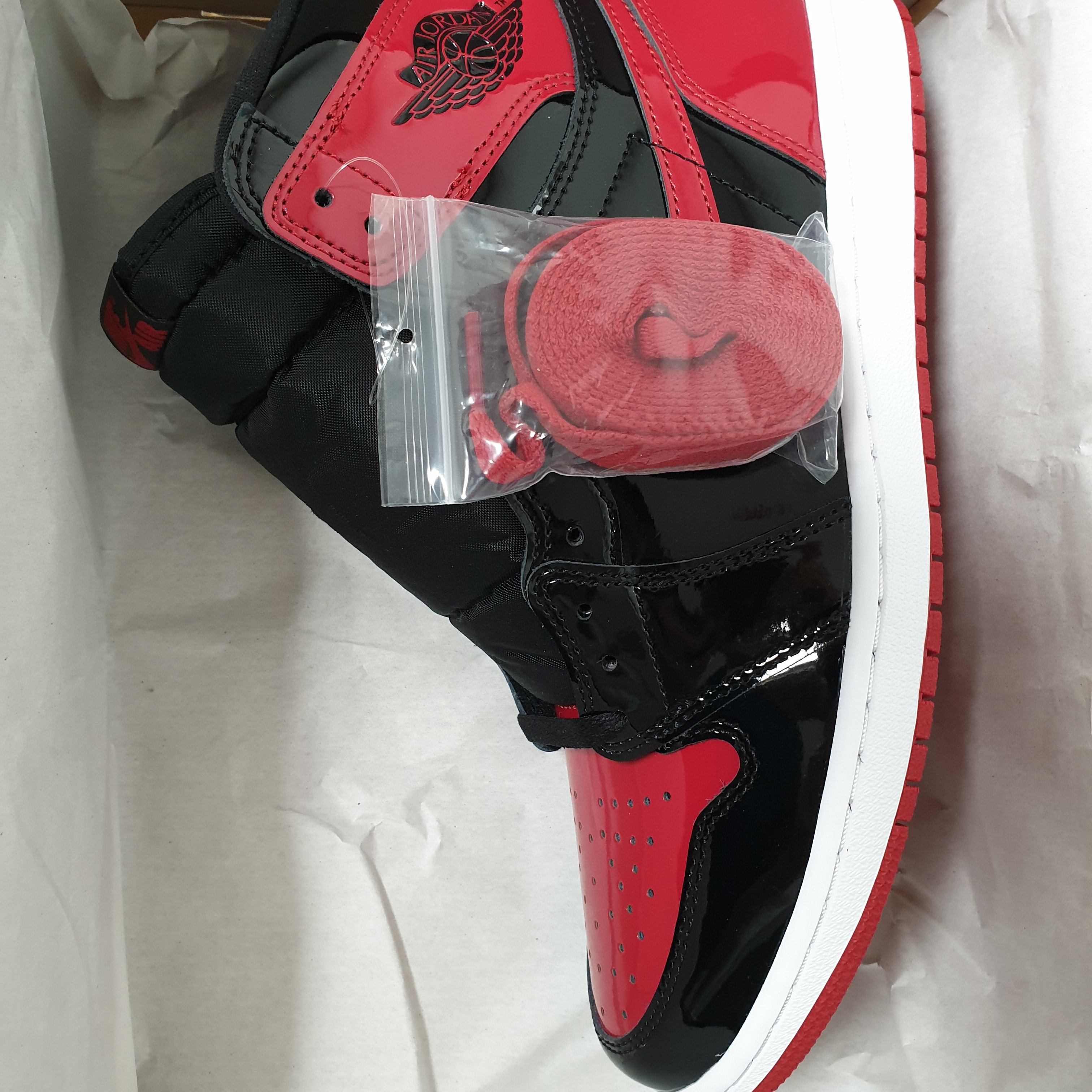 Jordan 1 Retro High OG Patent Bred 착용 스타일 - 3