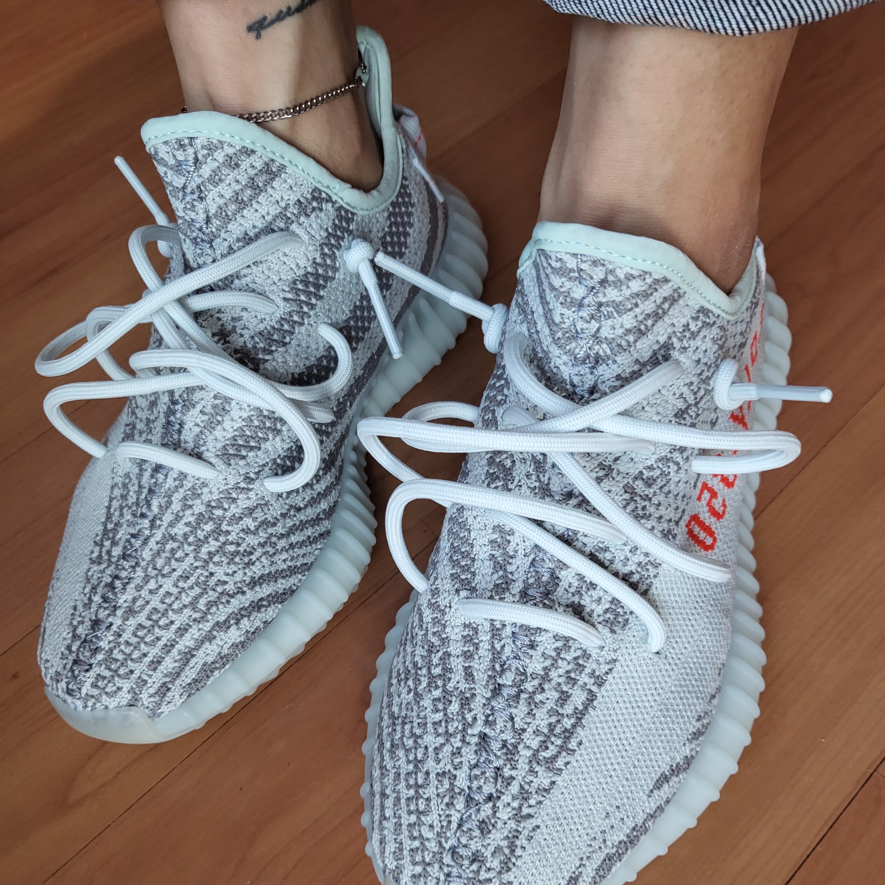 Adidas Yeezy Boost 350 V2 Blue Tint 2017 착용 스타일