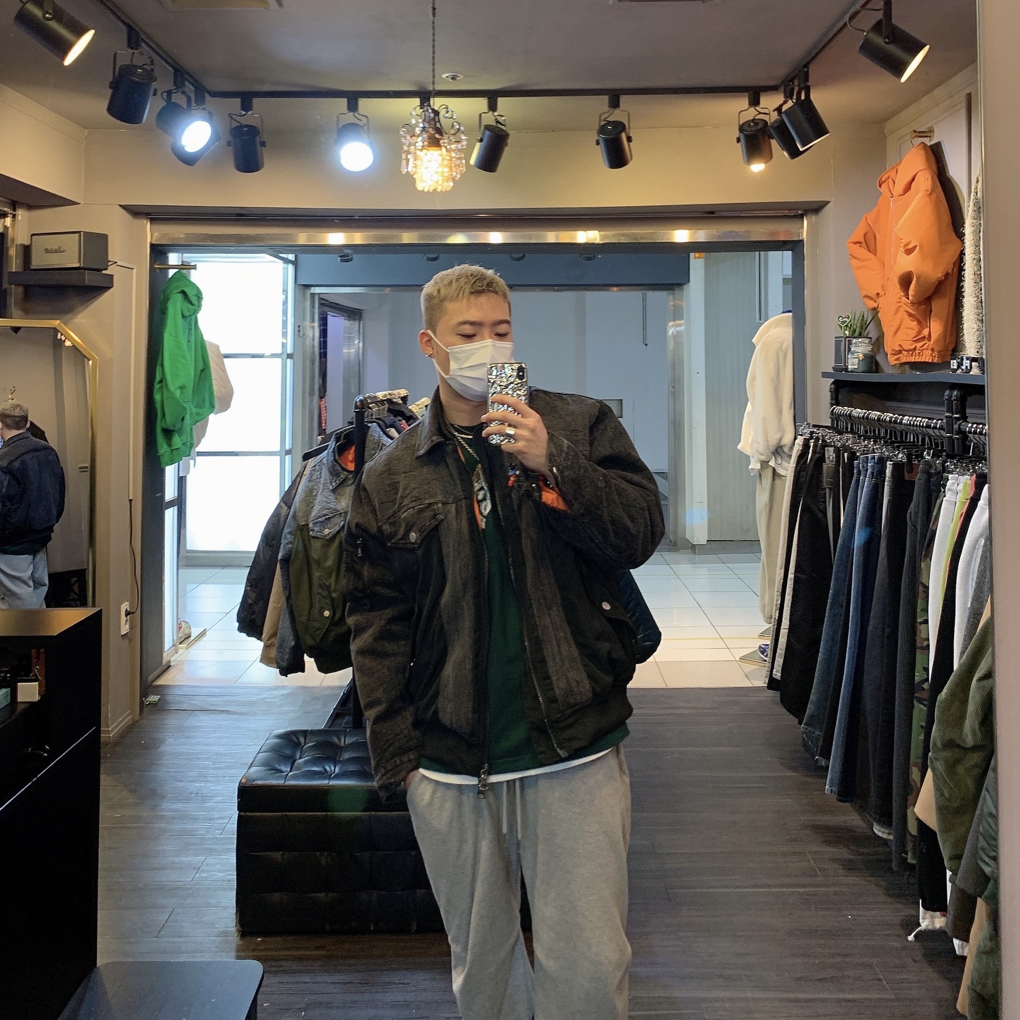 Nike Air Force 1 '07 LX Siempre Familia 착용 스타일 - 3