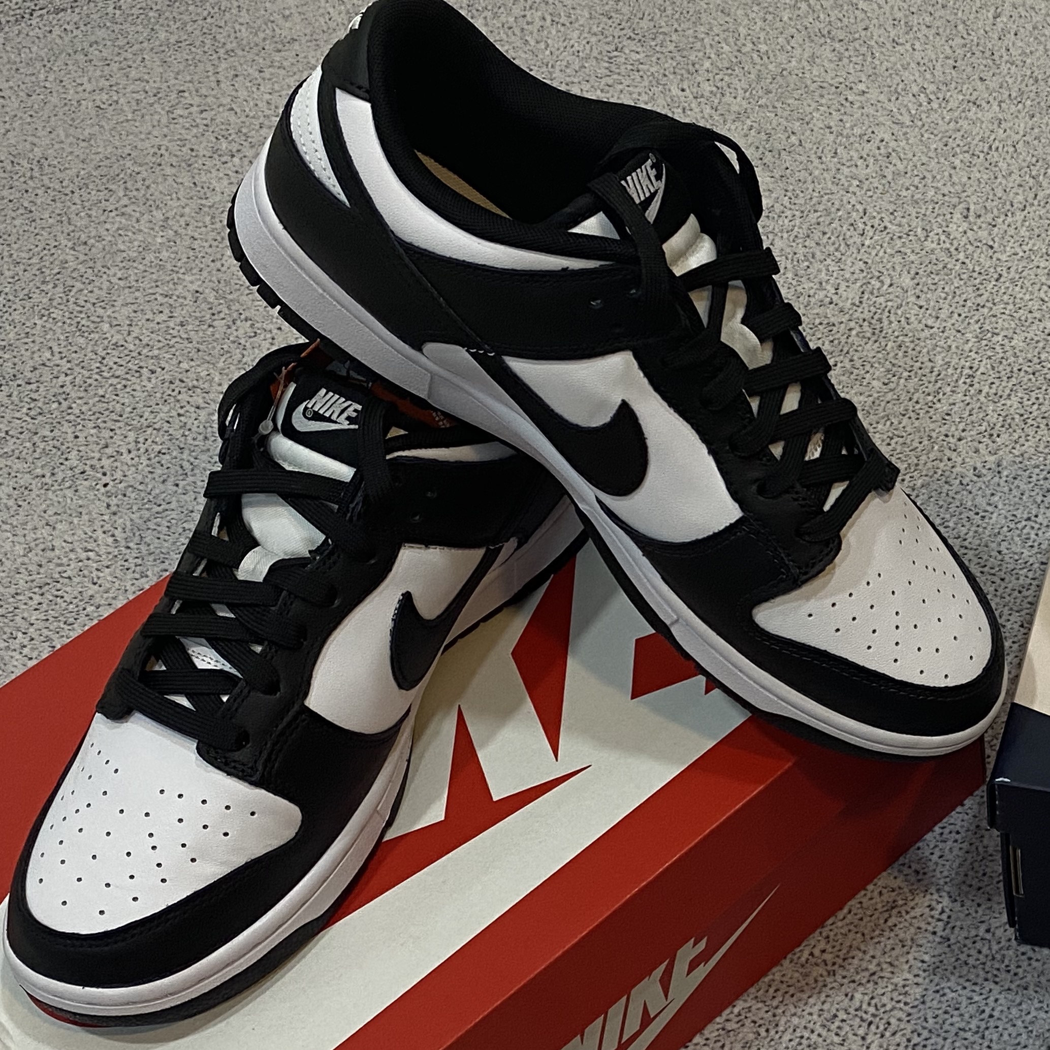 Nike Dunk Low Retro Black 착용 스타일 - 1