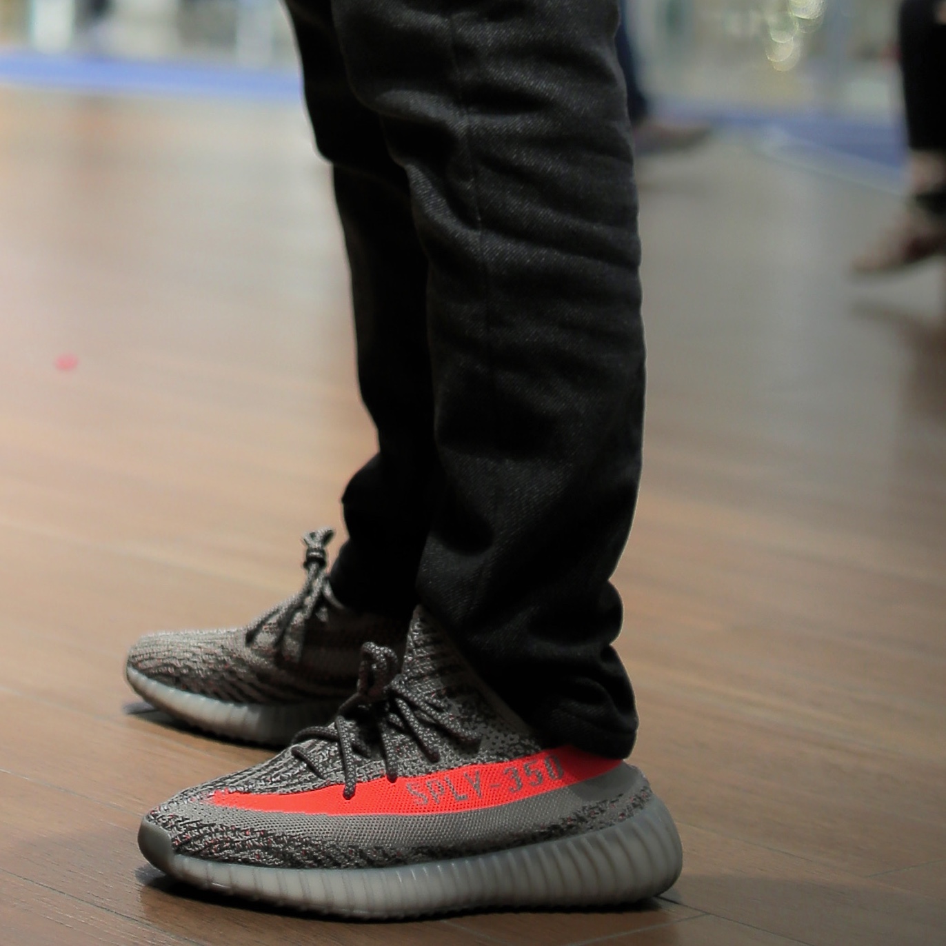 Adidas Yeezy Boost 350 V2 Beluga - Reflective 착용 스타일