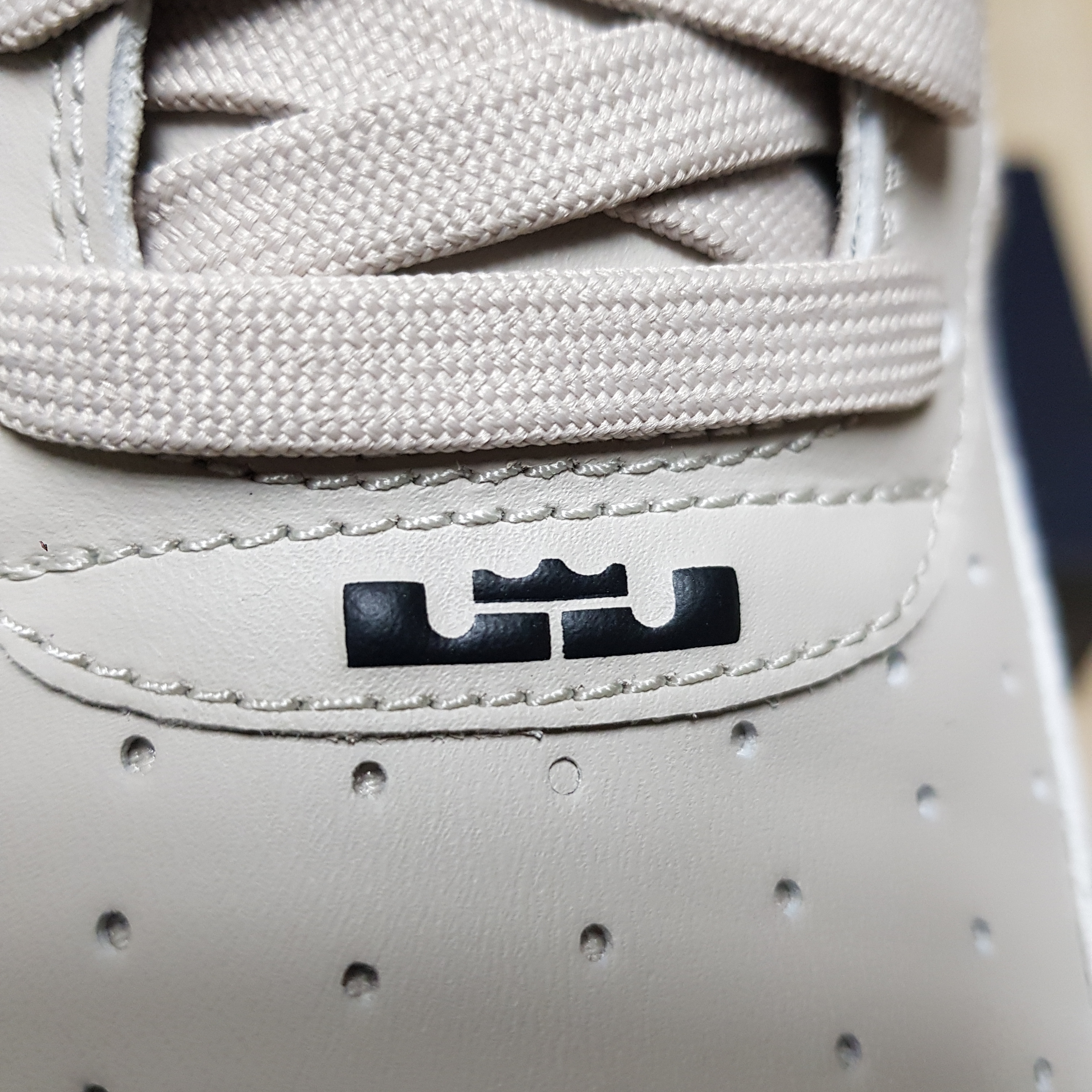Nike Air Force 1 '07 QS LBJ 착용 스타일 - 3
