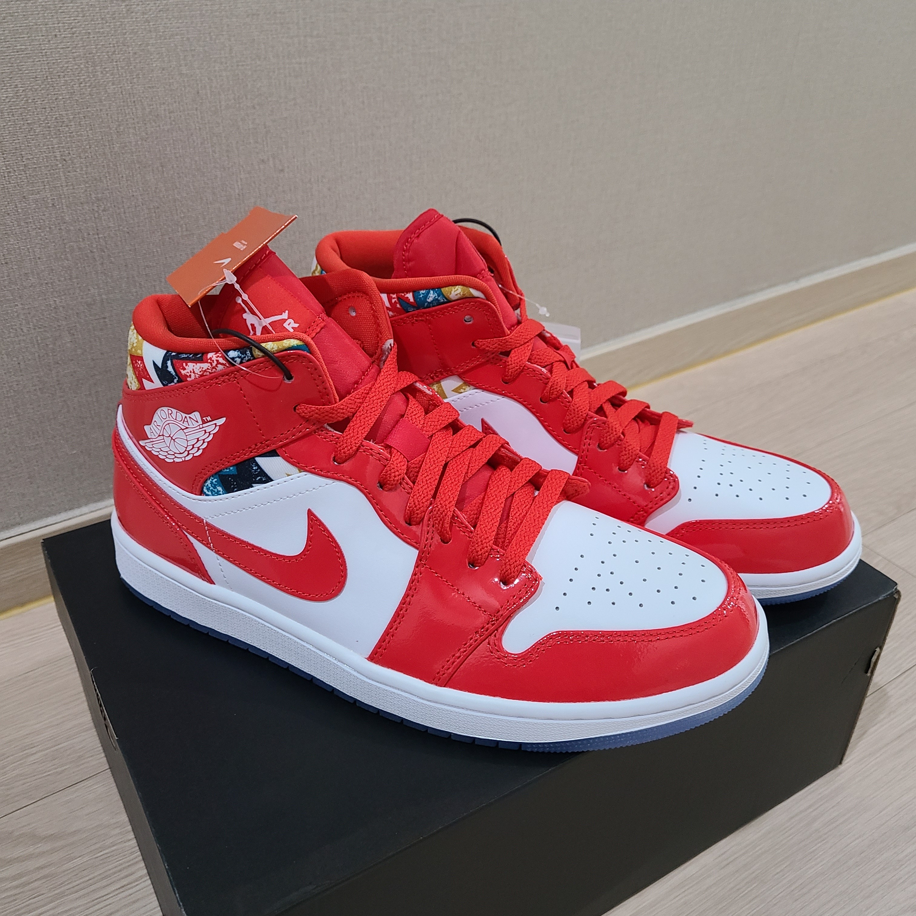 Jordan 1 Mid SE Barcelona Sweater 착용 스타일 - 2