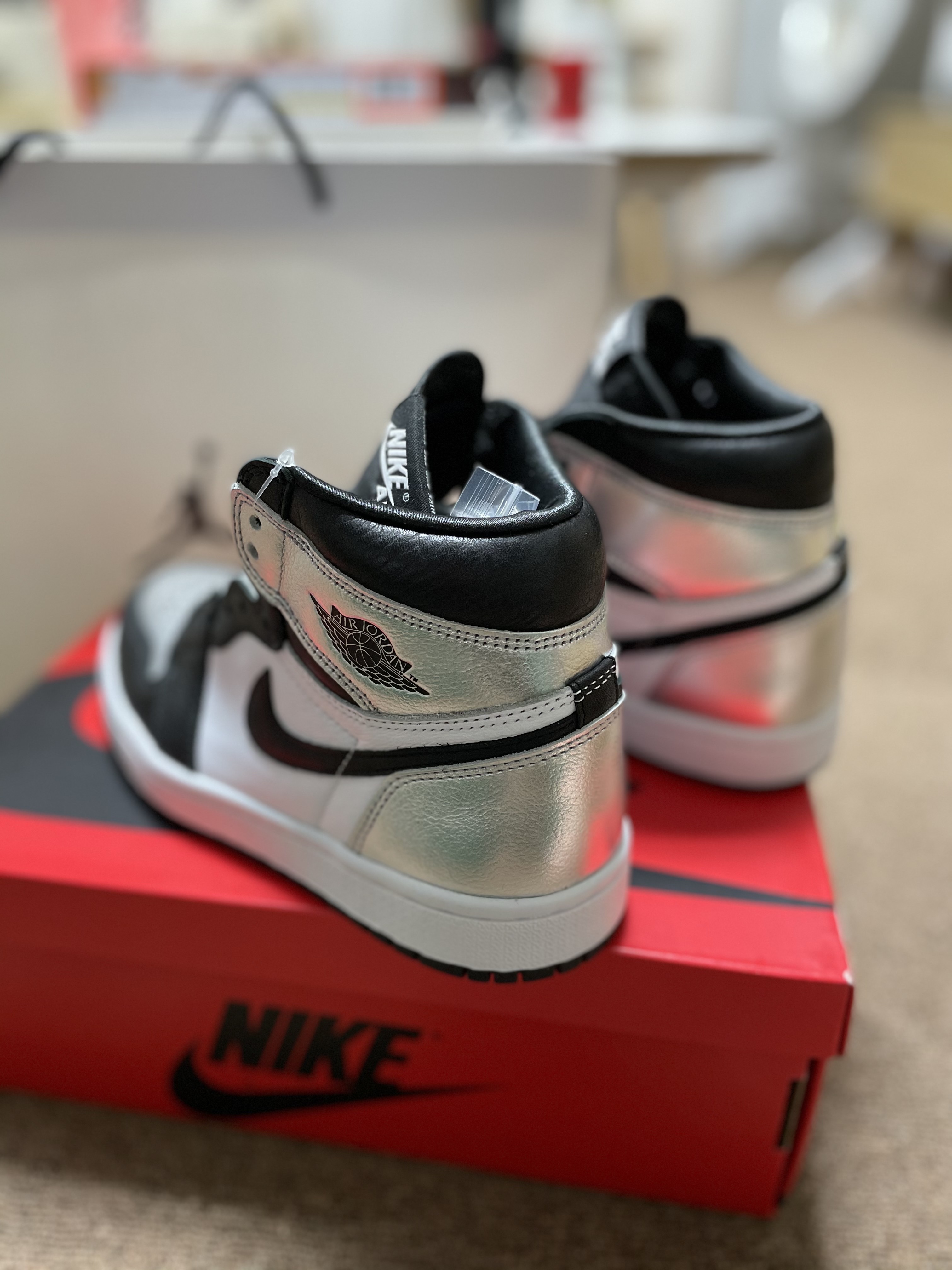 (W) Jordan 1 Retro High OG Silver Toe 착용 스타일 - 2