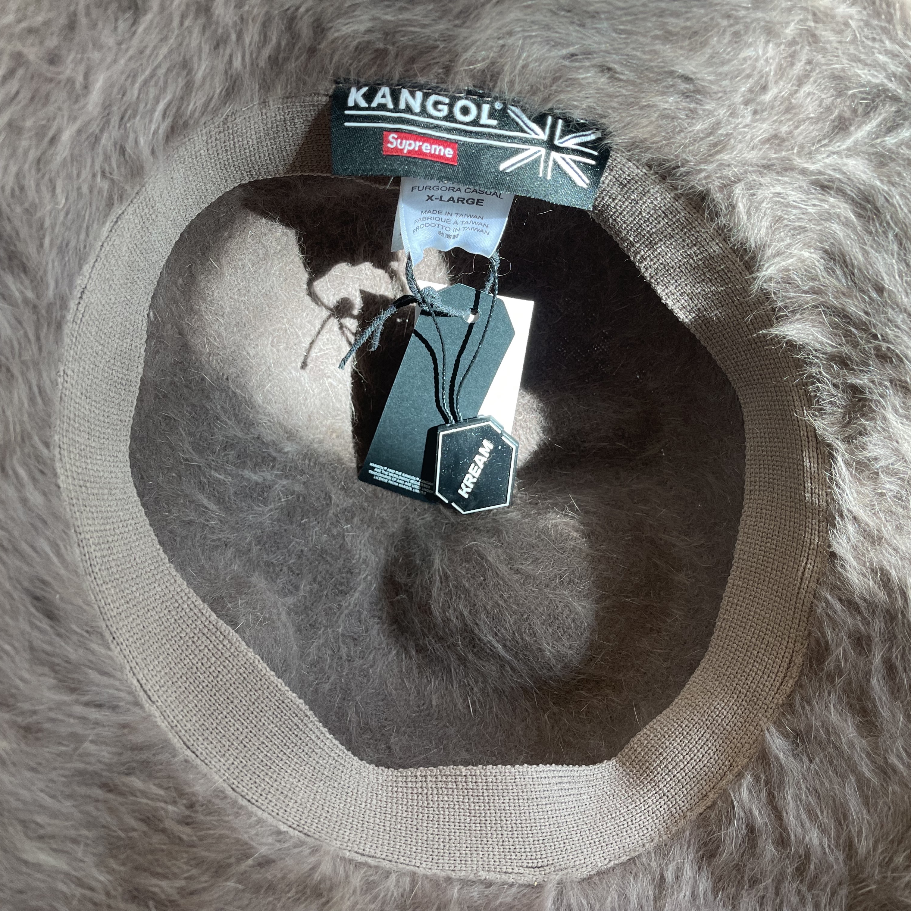 Supreme x Kangol Furgora Casual Brown - 21FW 착용 스타일 - 2