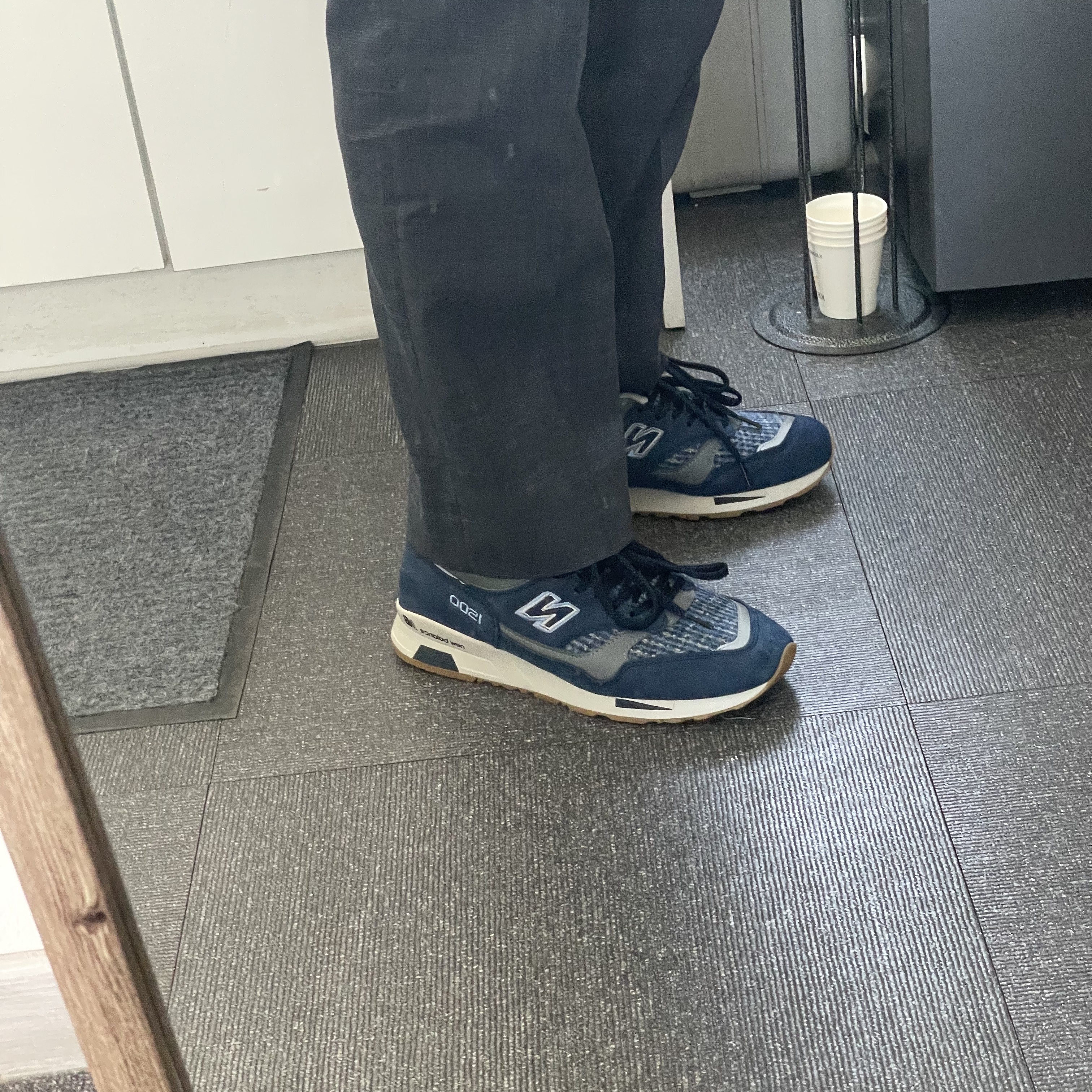 New Balance 1500 Made in UK Navy Grey Harris Tweed 착용 스타일 - 2