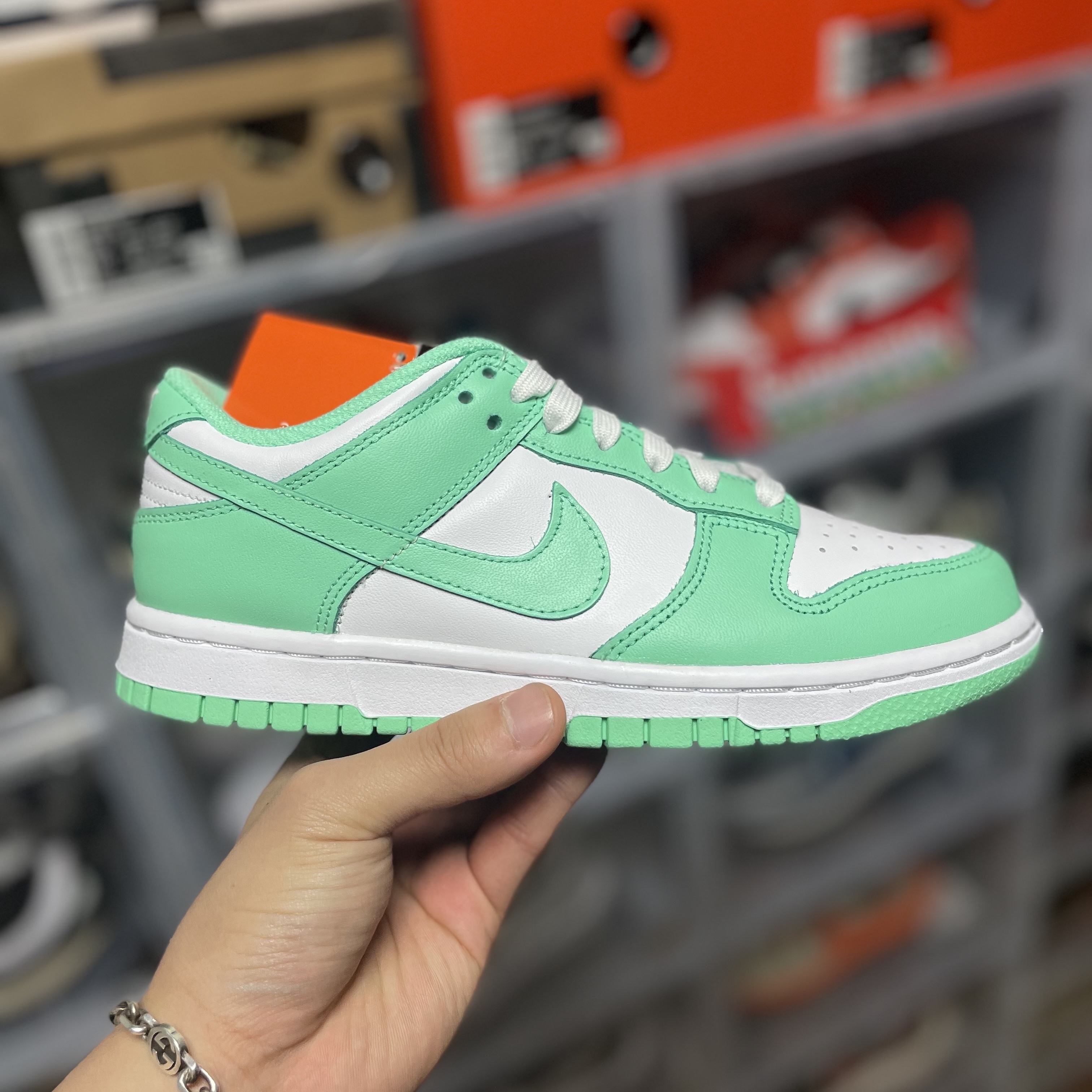 (W) Nike Dunk Low Green Glow 착용 스타일
