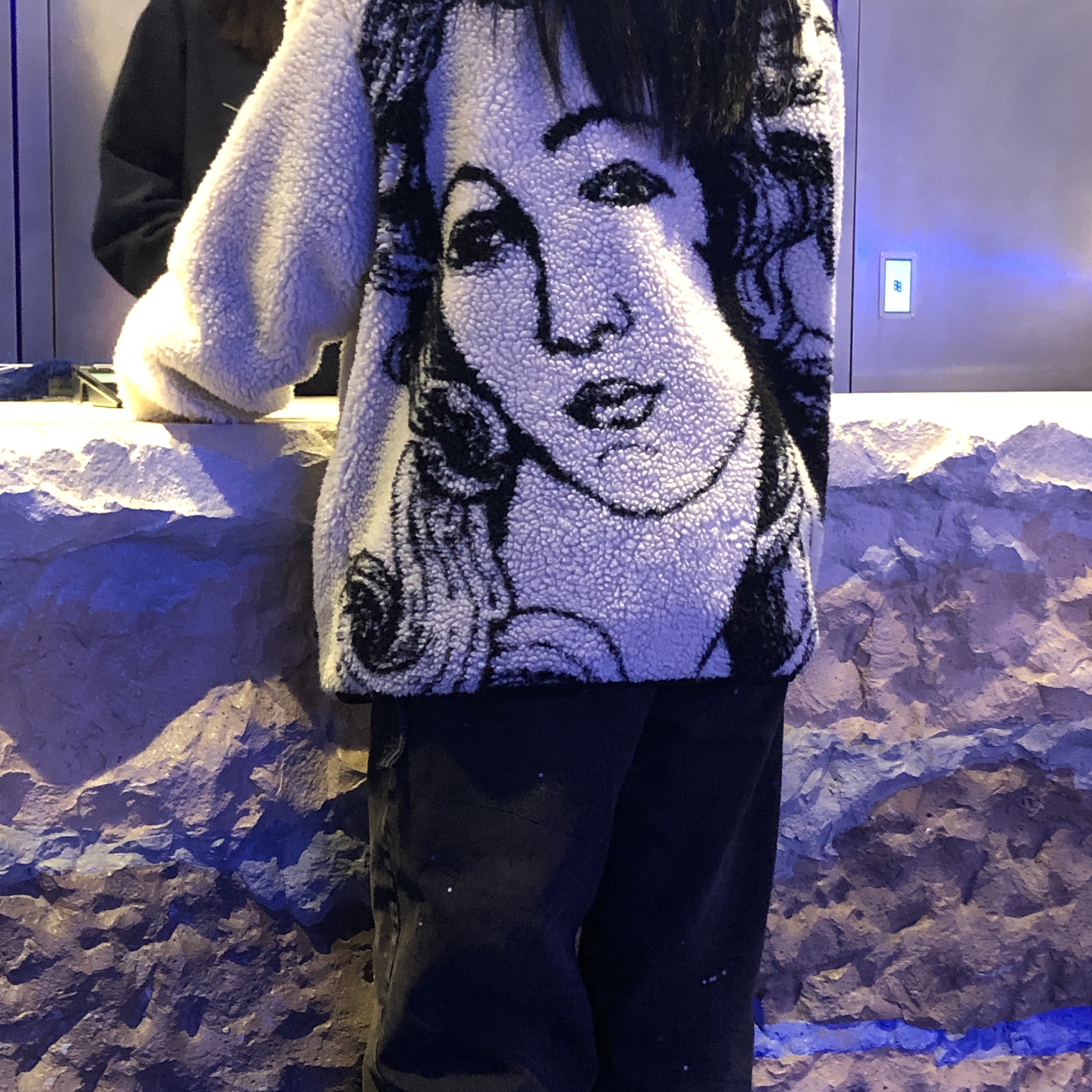 Stussy Venus Jacquard Sherpa Jacket Natural, Zara x Ader Error Slit Jeans Black 착용 스타일
