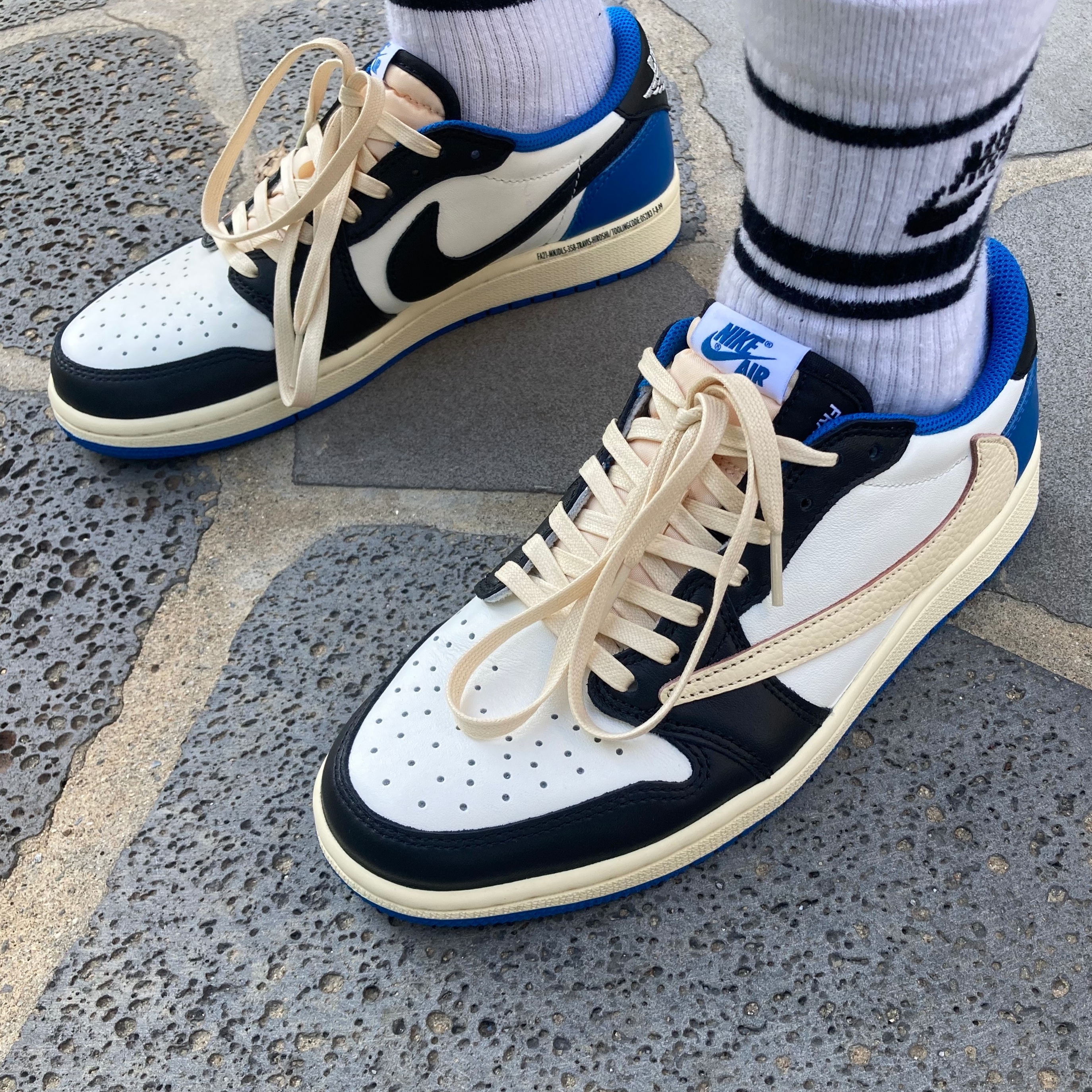 Jordan 1 x Travis Scott x Fragment Retro Low OG SP Military Blue 착용 스타일