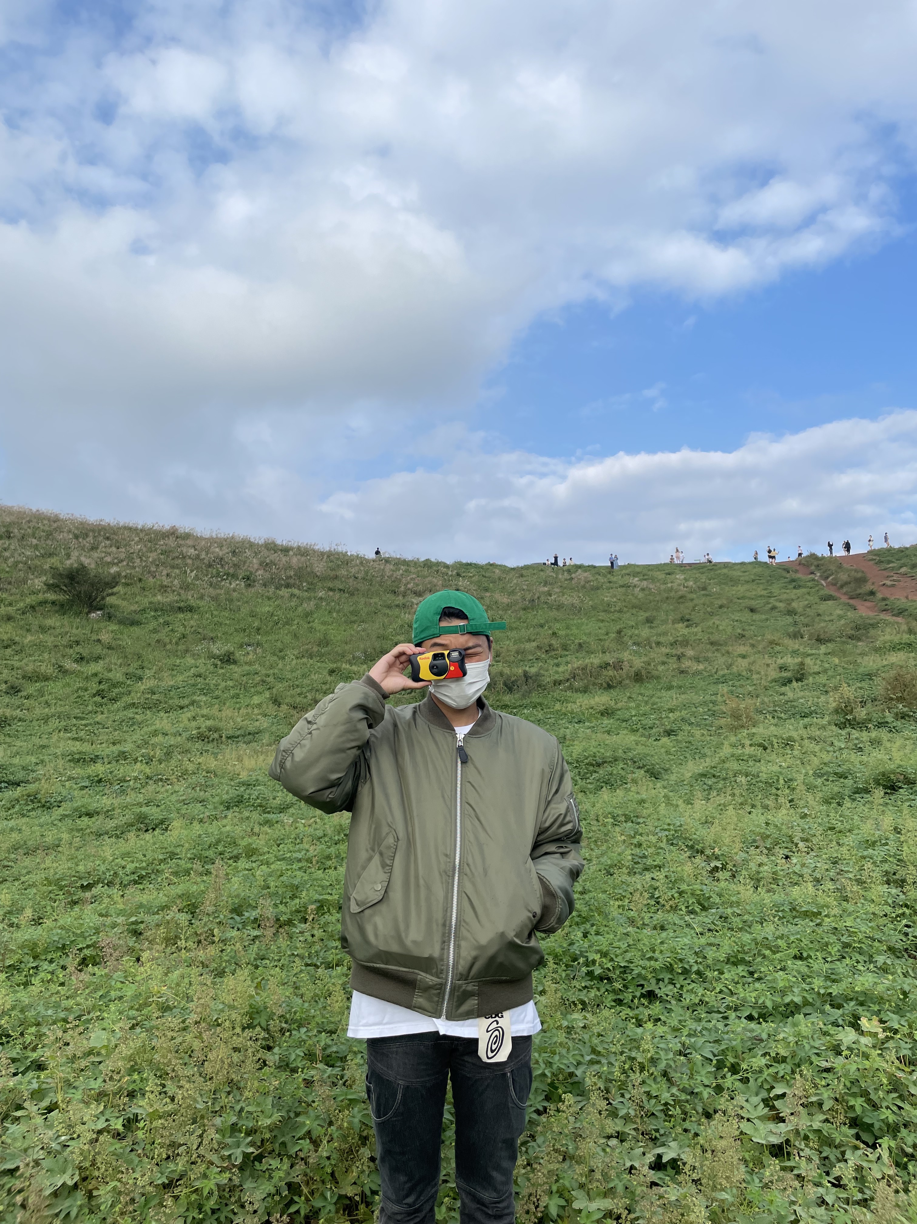 Stussy x CDG MA-1 Jacket Olive, Jordan 1 x Travis Scott Retro High OG SP Mocha 착용 스타일 - 3