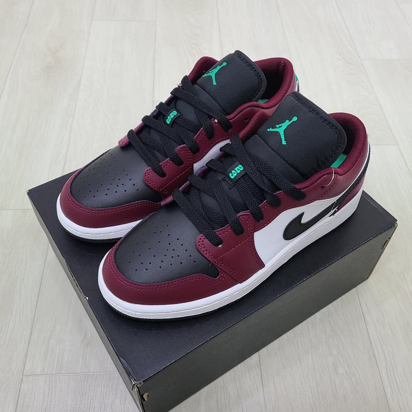 (GS) Jordan 1 Low SE Dark Beetroot Roma Green 착용 스타일 - 2