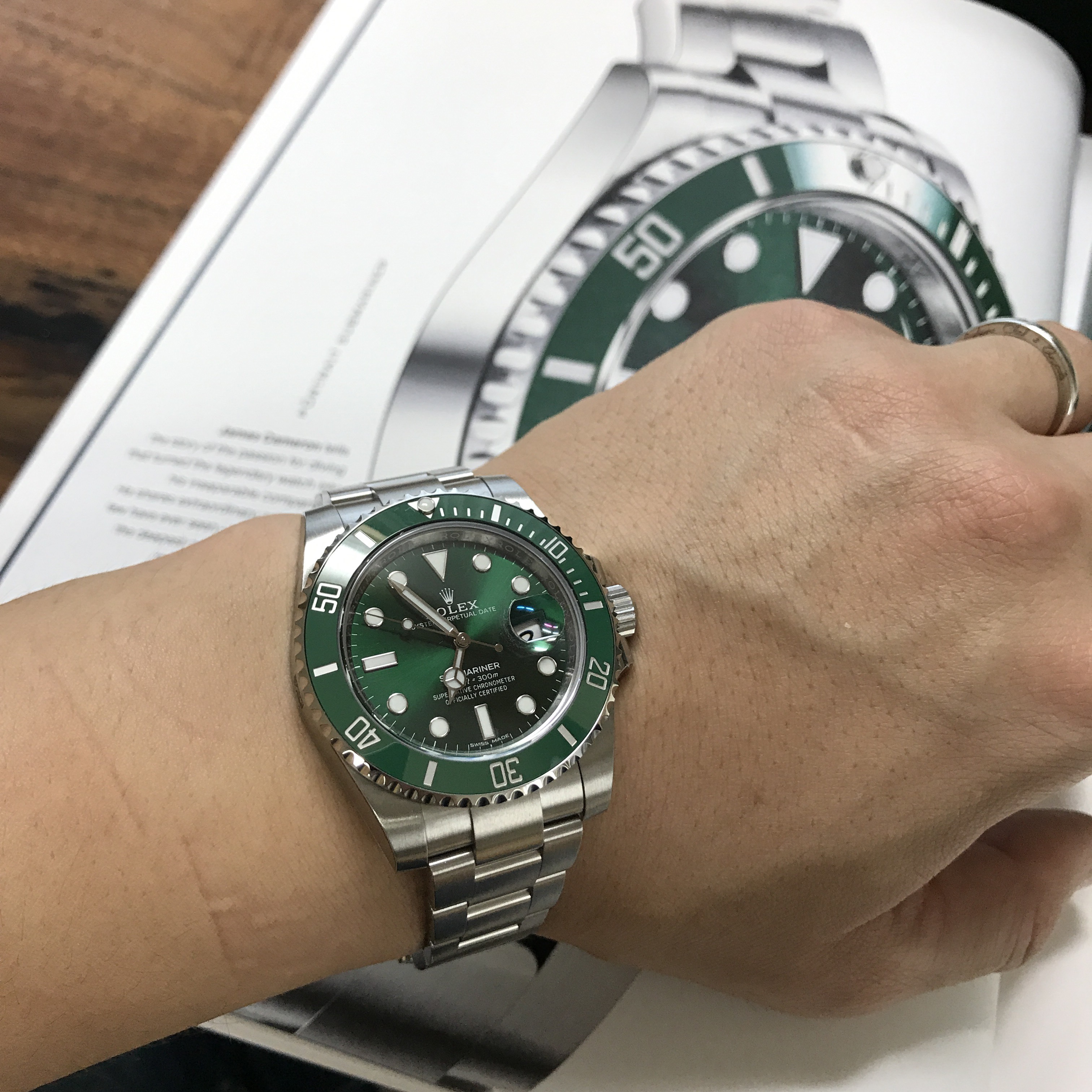 Rolex Submariner Date 40mm 116610LV Green Oyster 착용 스타일 - 1