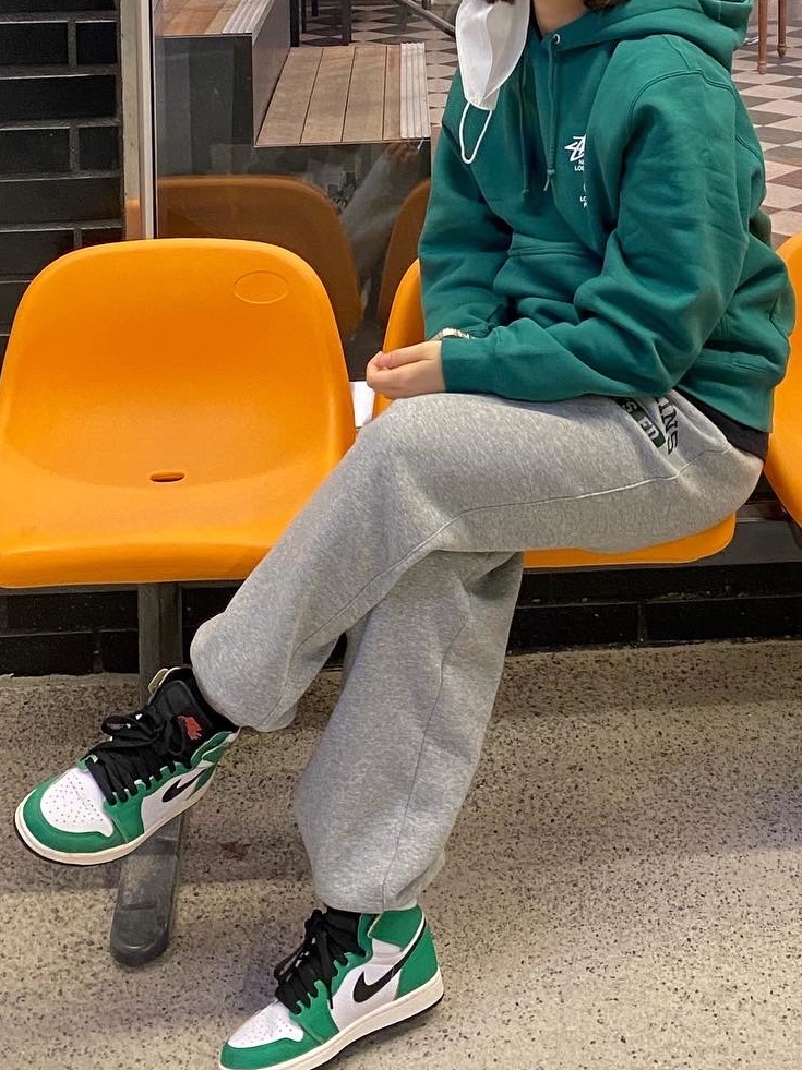 (W) Jordan 1 Retro High OG Lucky Green 착용 스타일 - 2