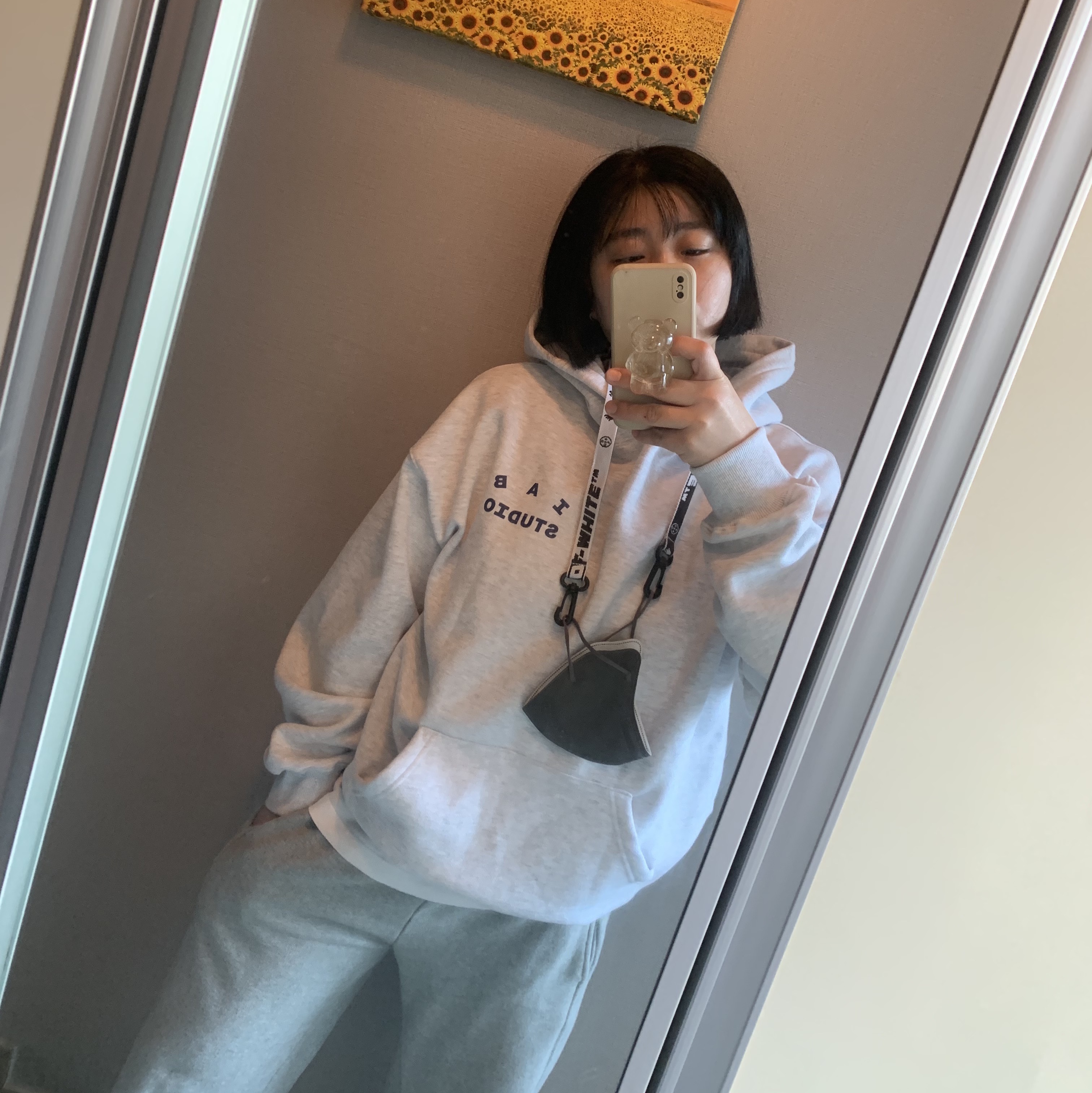 IAB Studio Hoodie Light Gray, Off-White x Amore Pacific Protection Box (Without Cosmetics) 착용 스타일 - 2