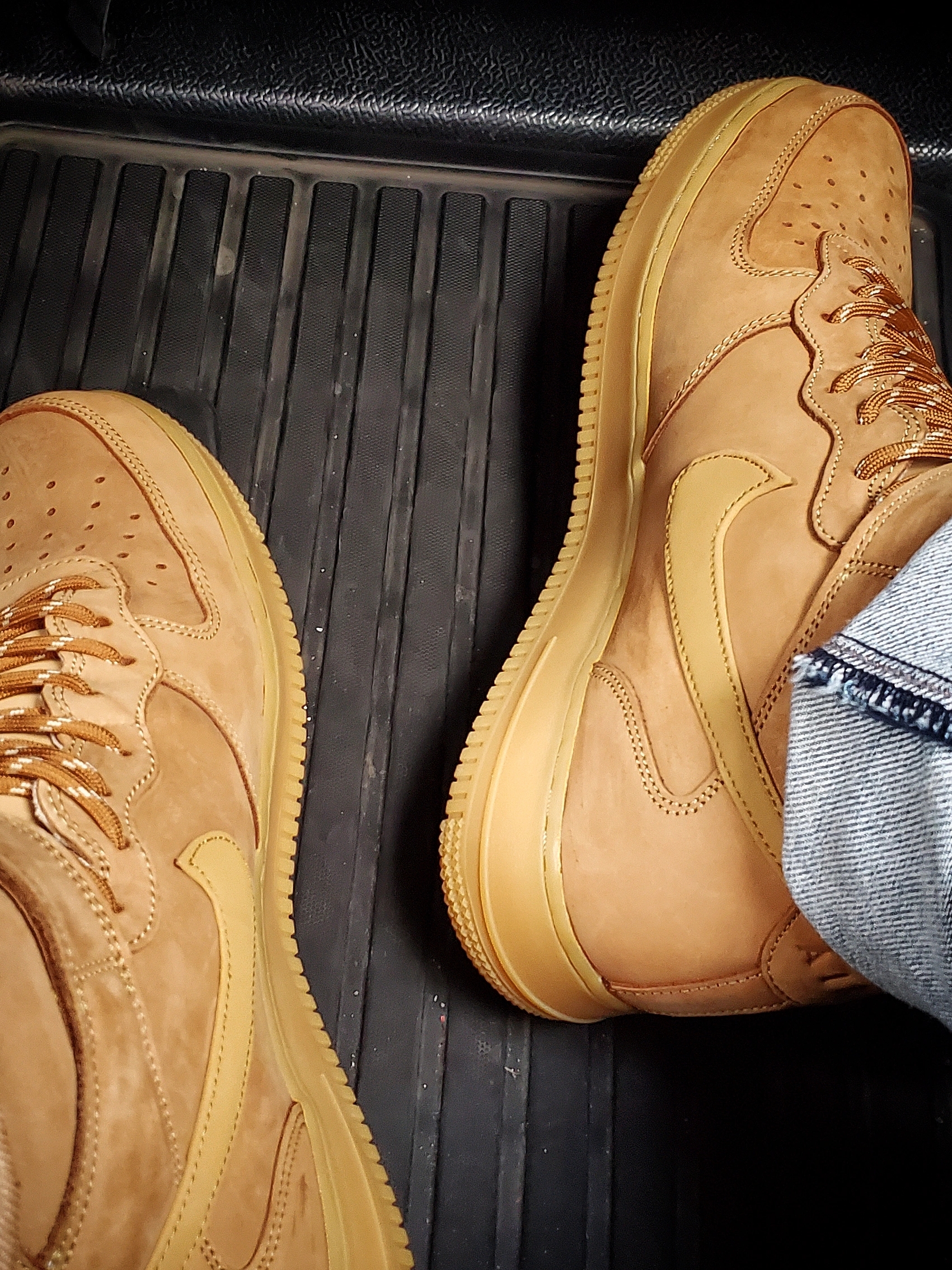 Nike Air Force 1 Mid '07 WB Flax 착용 스타일
