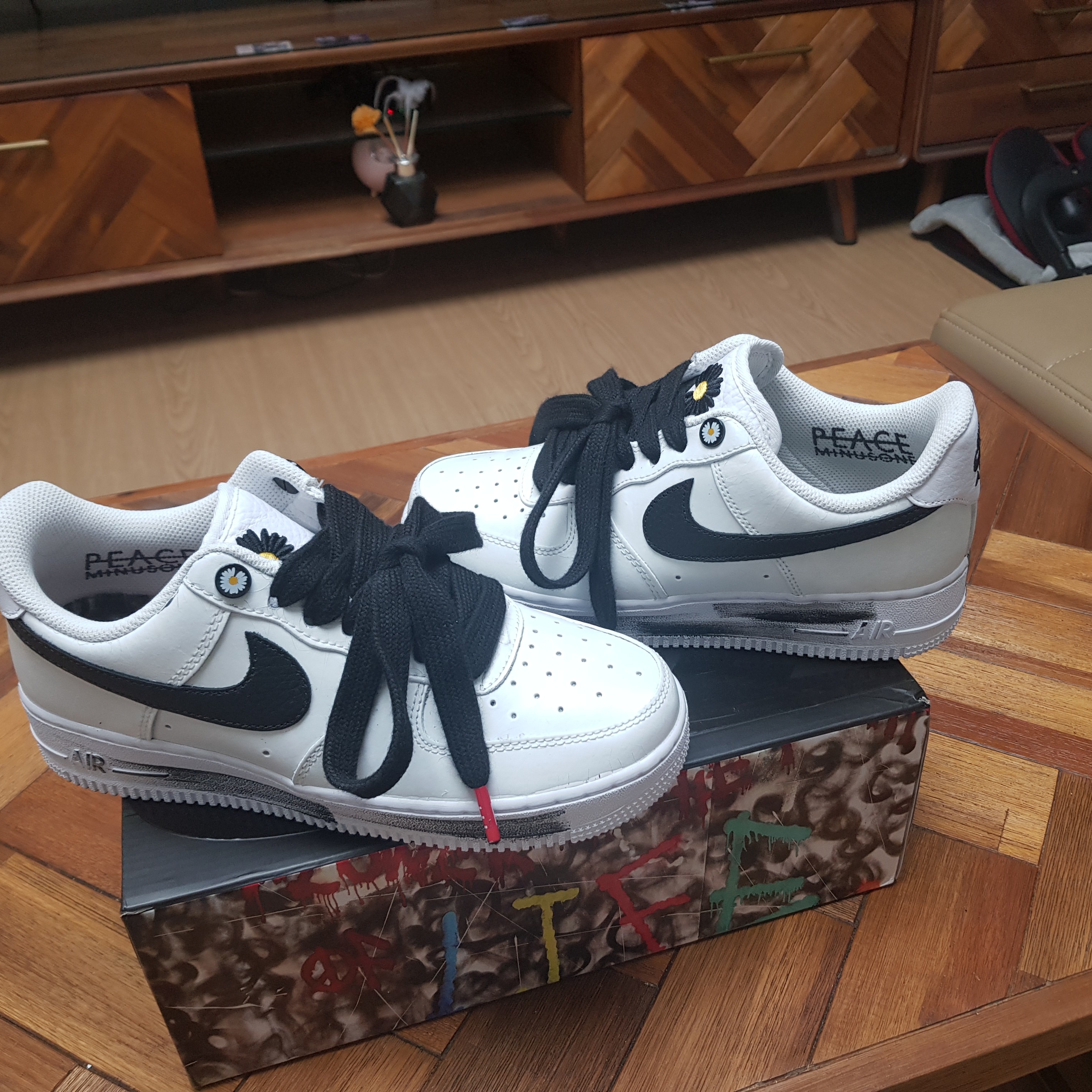Nike x Peaceminusone Air Force 1 Low Para-Noise 2.0 착용 스타일 - 4