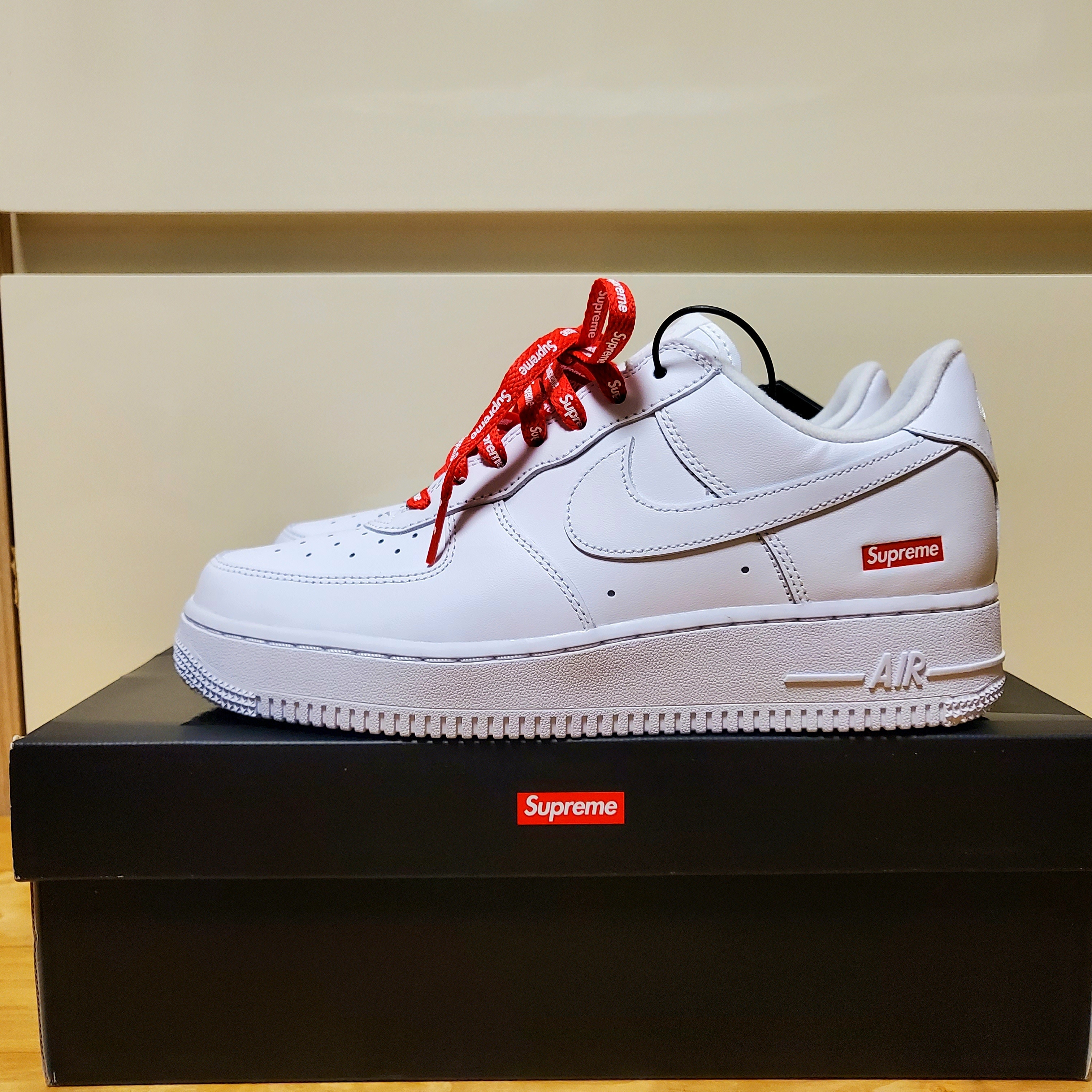 Nike x Supreme Air Force 1 Low White 착용 스타일 - 2