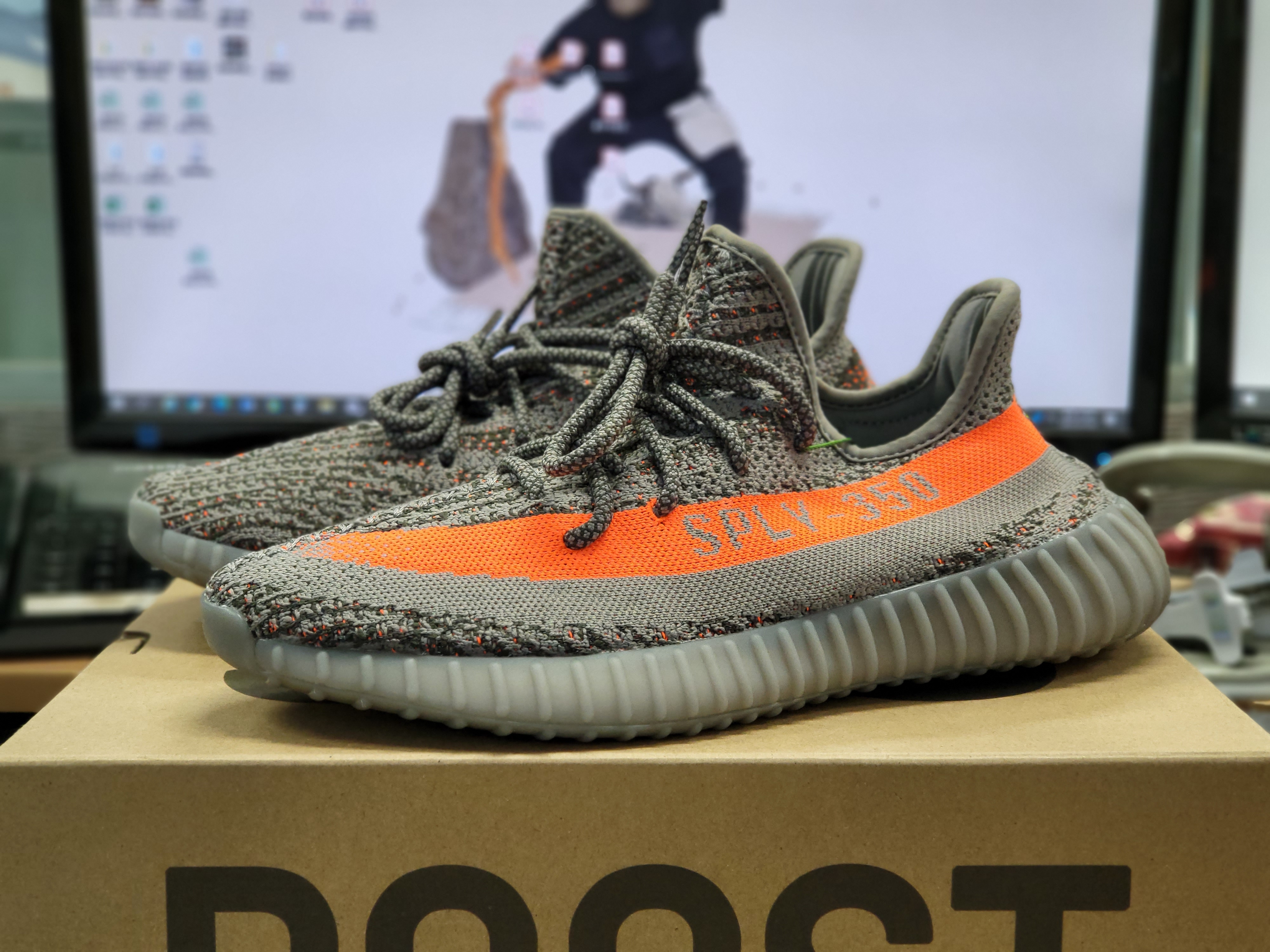 Adidas Yeezy Boost 350 V2 Beluga - Reflective 착용 스타일