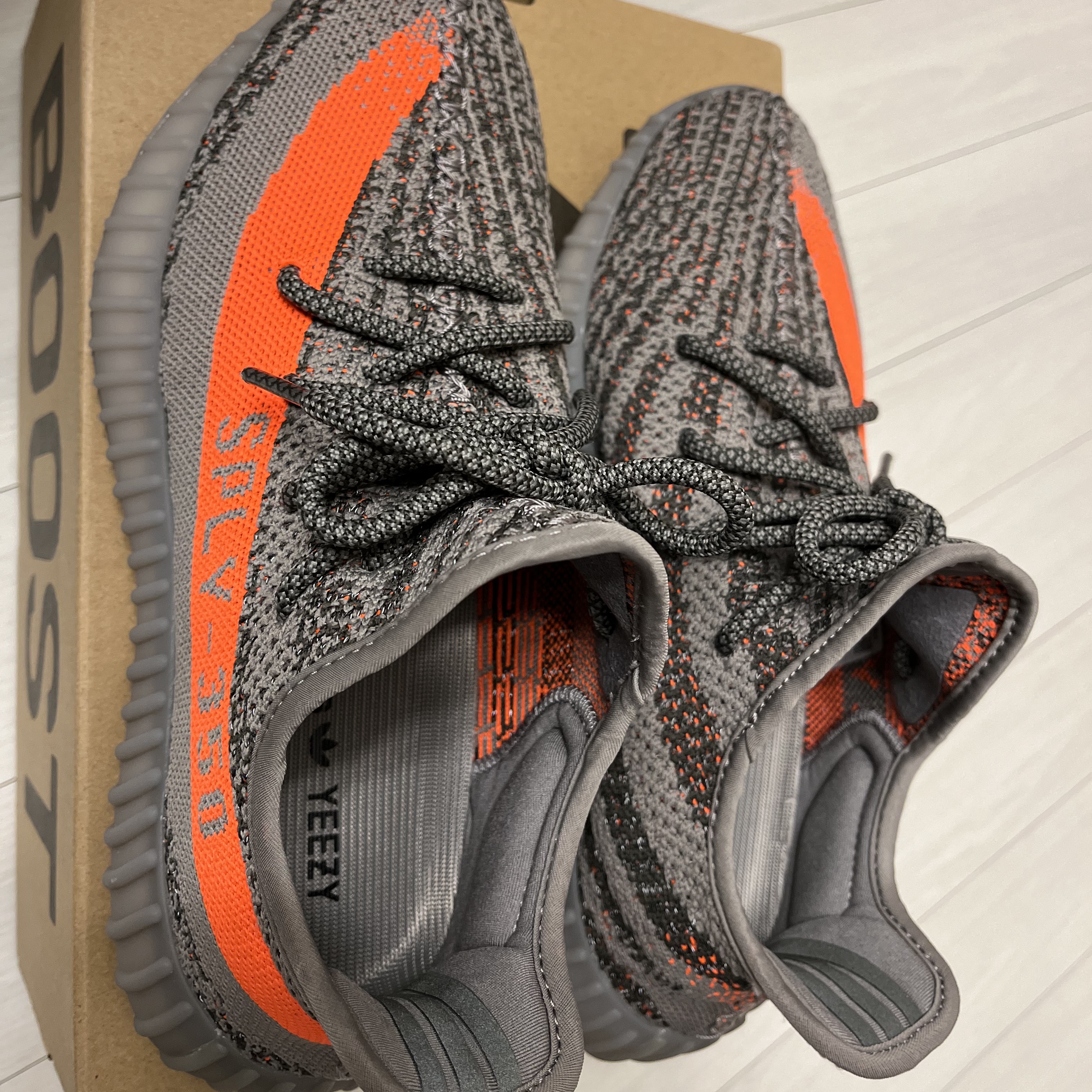 Adidas Yeezy Boost 350 V2 Beluga - Reflective 착용 스타일