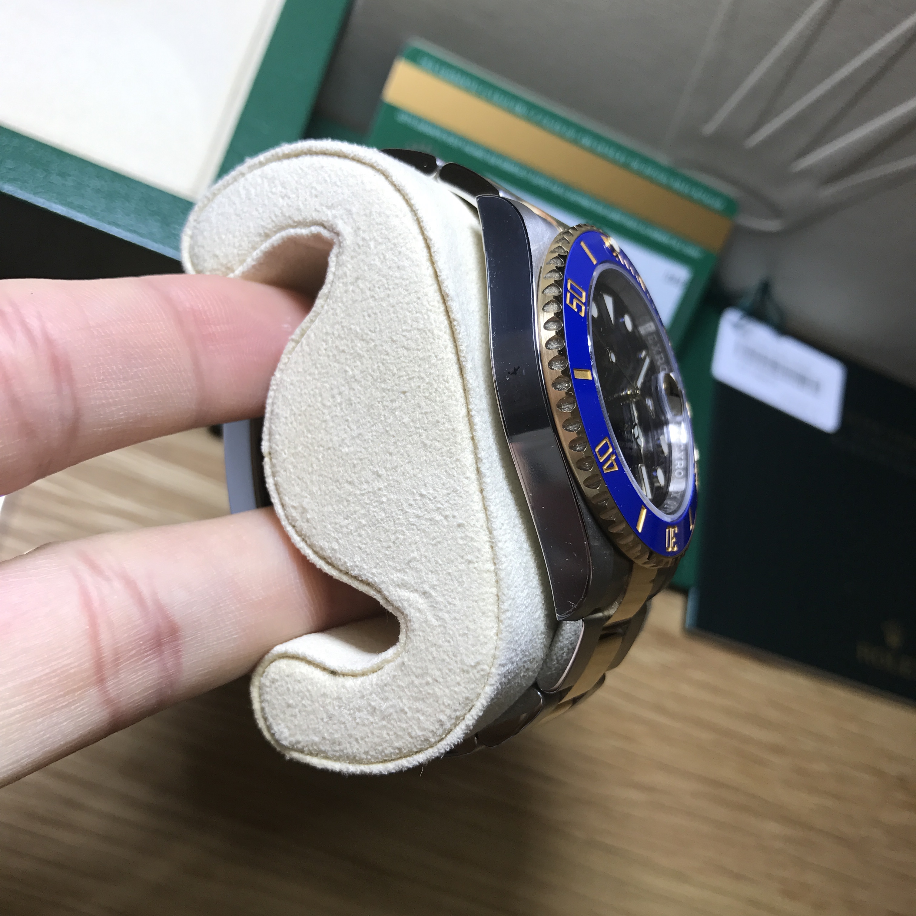 Rolex Submariner Date 41mm 126613LB Royal Blue Oyster 착용 스타일 - 2