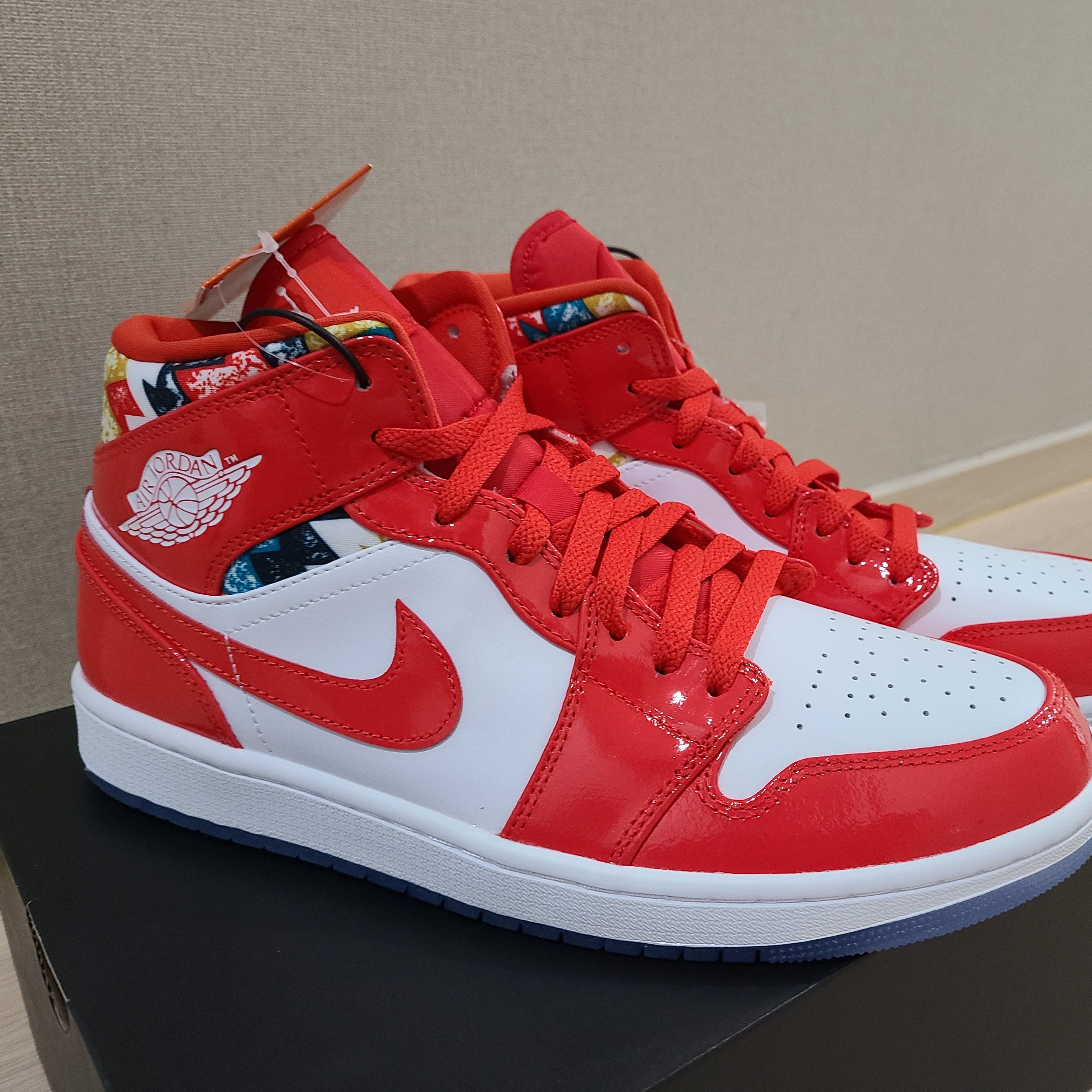 Jordan 1 Mid SE Barcelona Sweater 착용 스타일 - 1