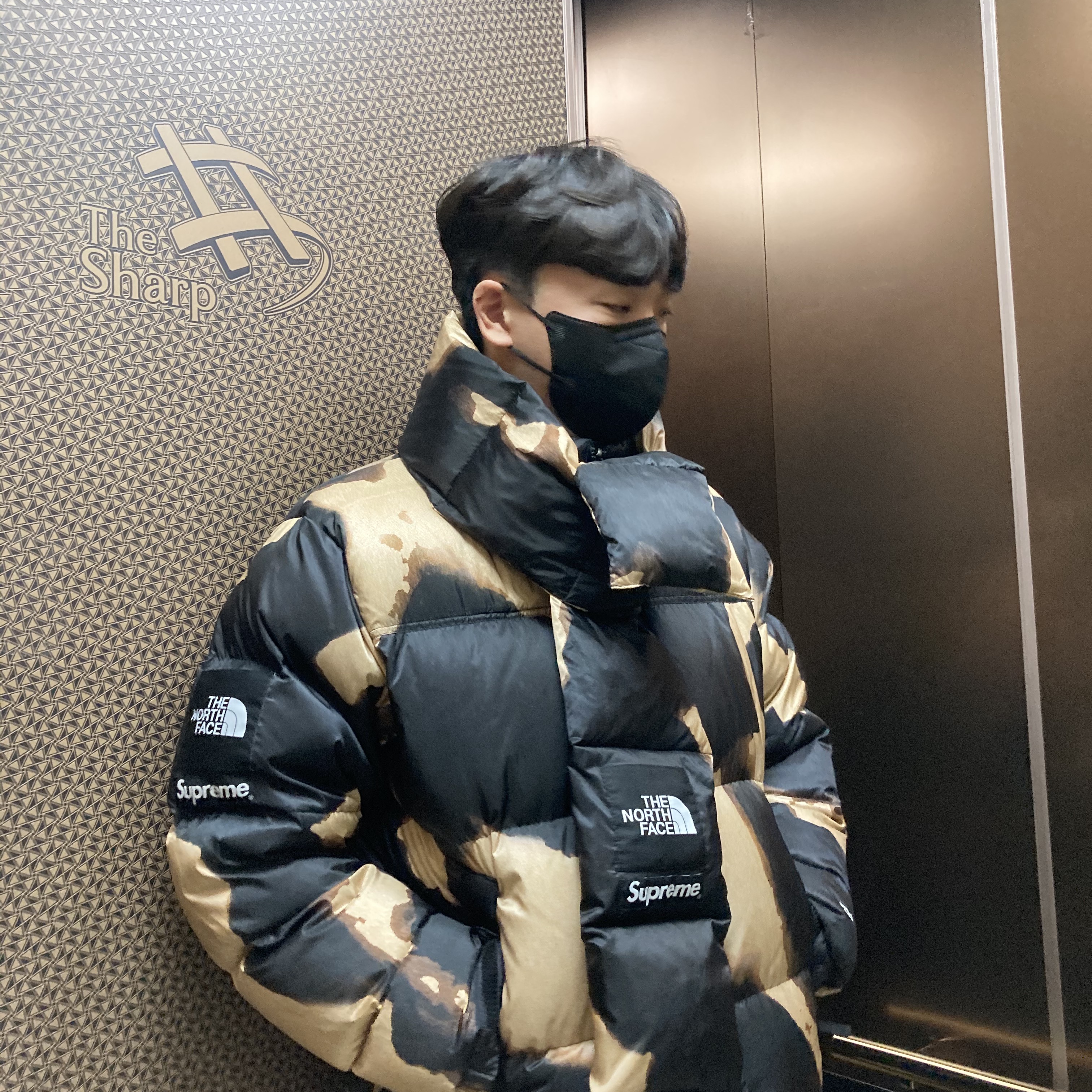 Supreme x The North Face Bleached Denim Print Nuptse Jacket Black - 21FW, Supreme x The North Face Bleached Denim Print 700-Fill Down Scarf Black - 21FW 착용 스타일