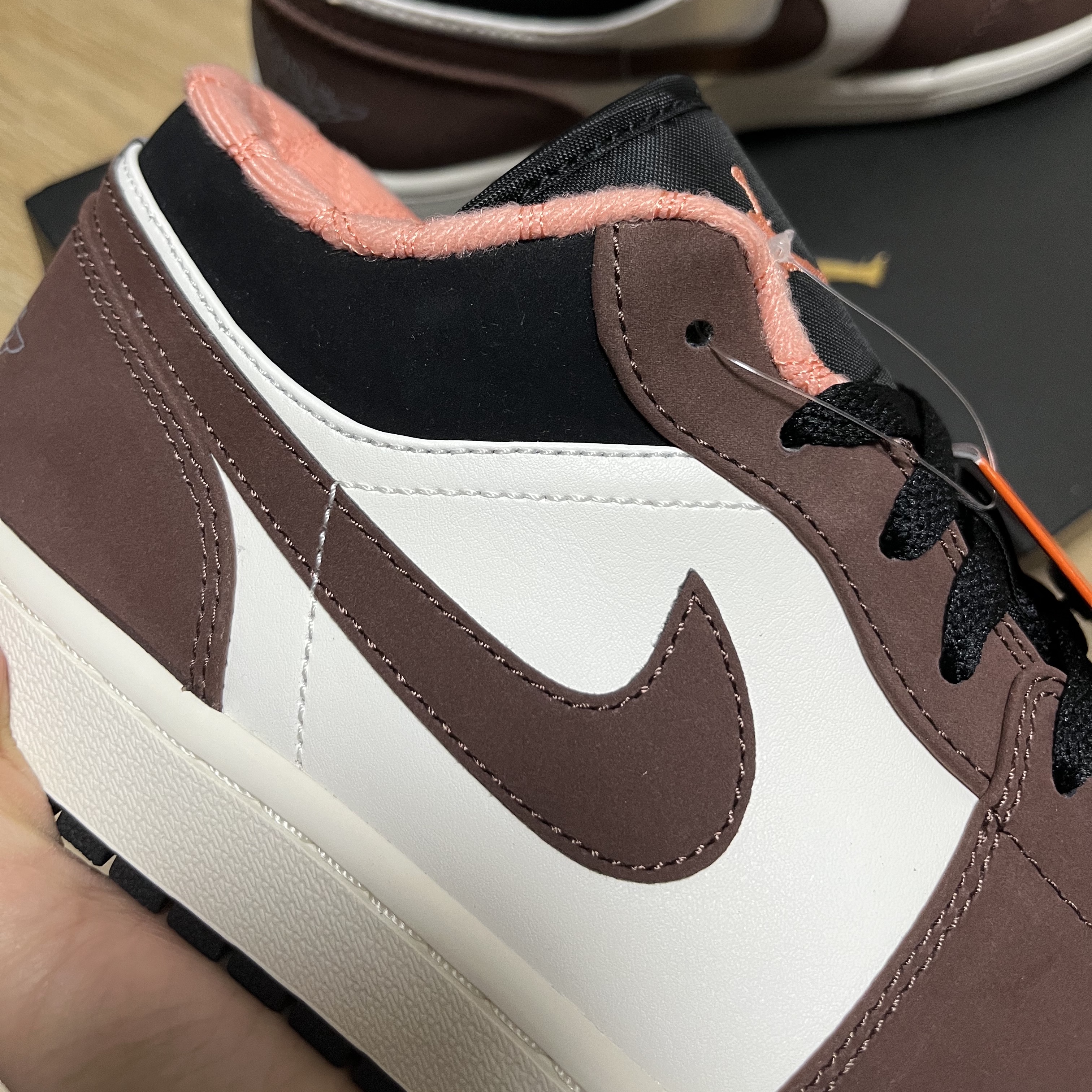 Jordan 1 Low SE Chocolate Bliss 착용 스타일