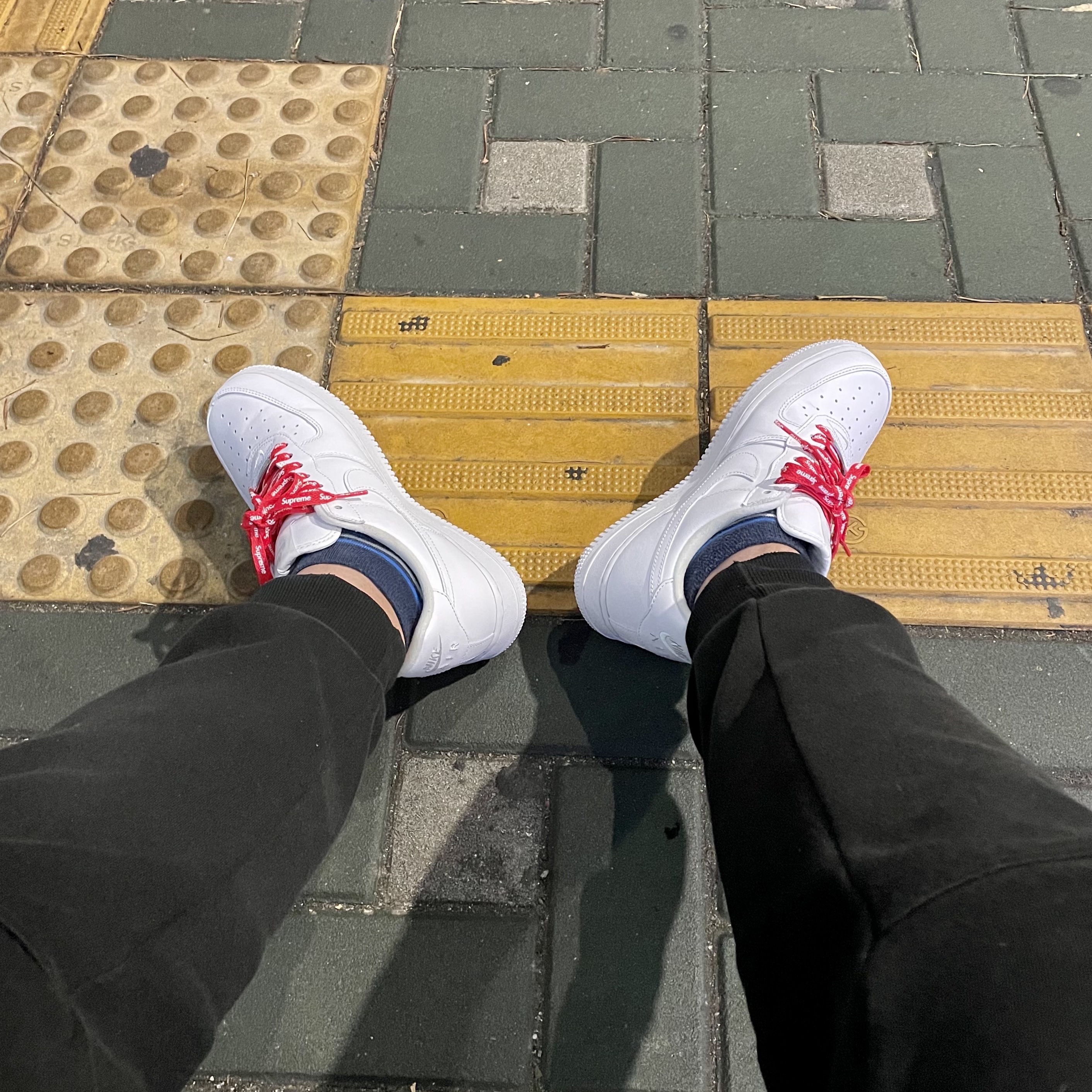 Nike x Supreme Air Force 1 Low White 착용 스타일