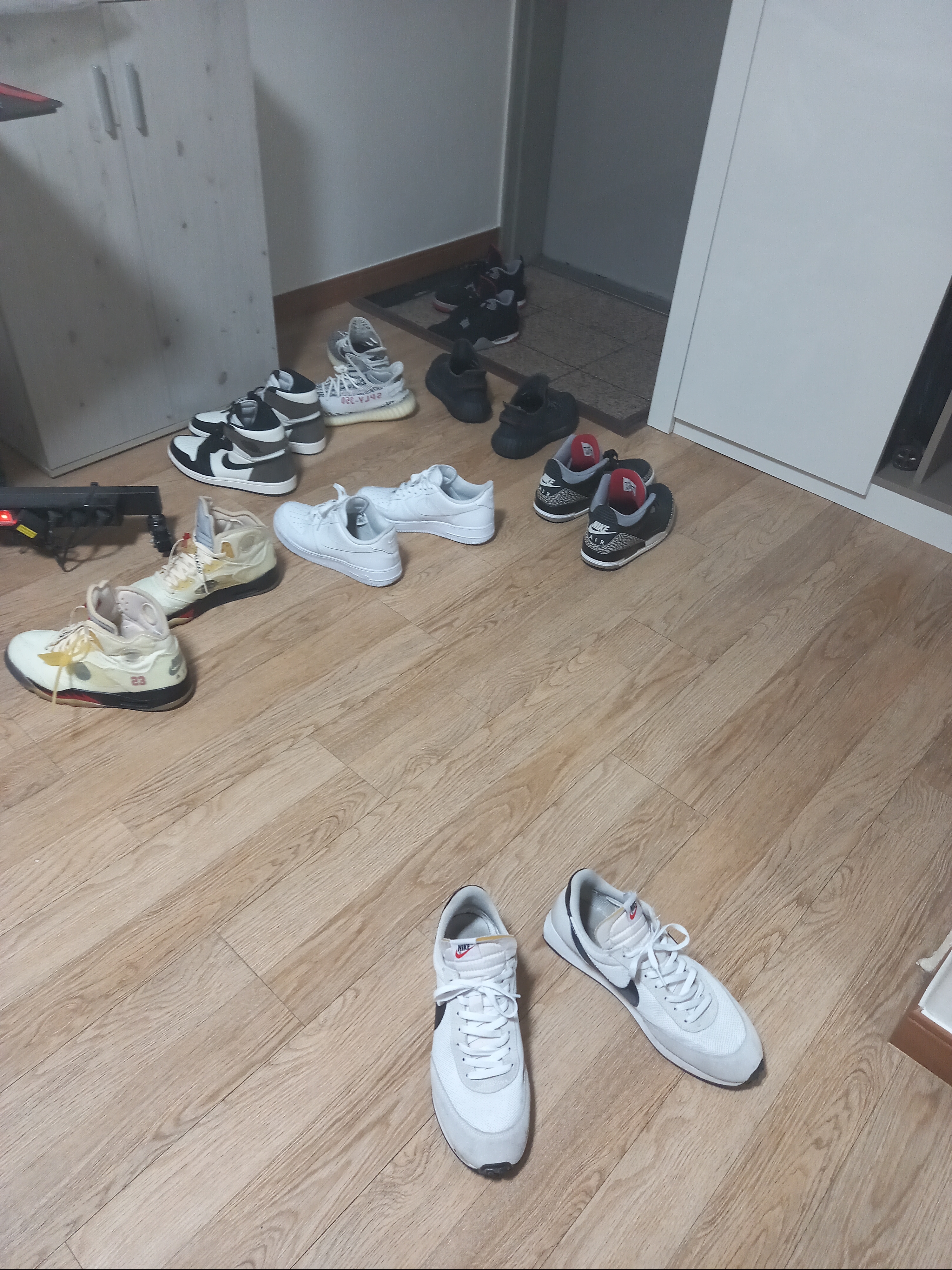 Nike Air Force 1 '07 Low White, Nike Air Tailwind 79 White Phantom Black 착용 스타일