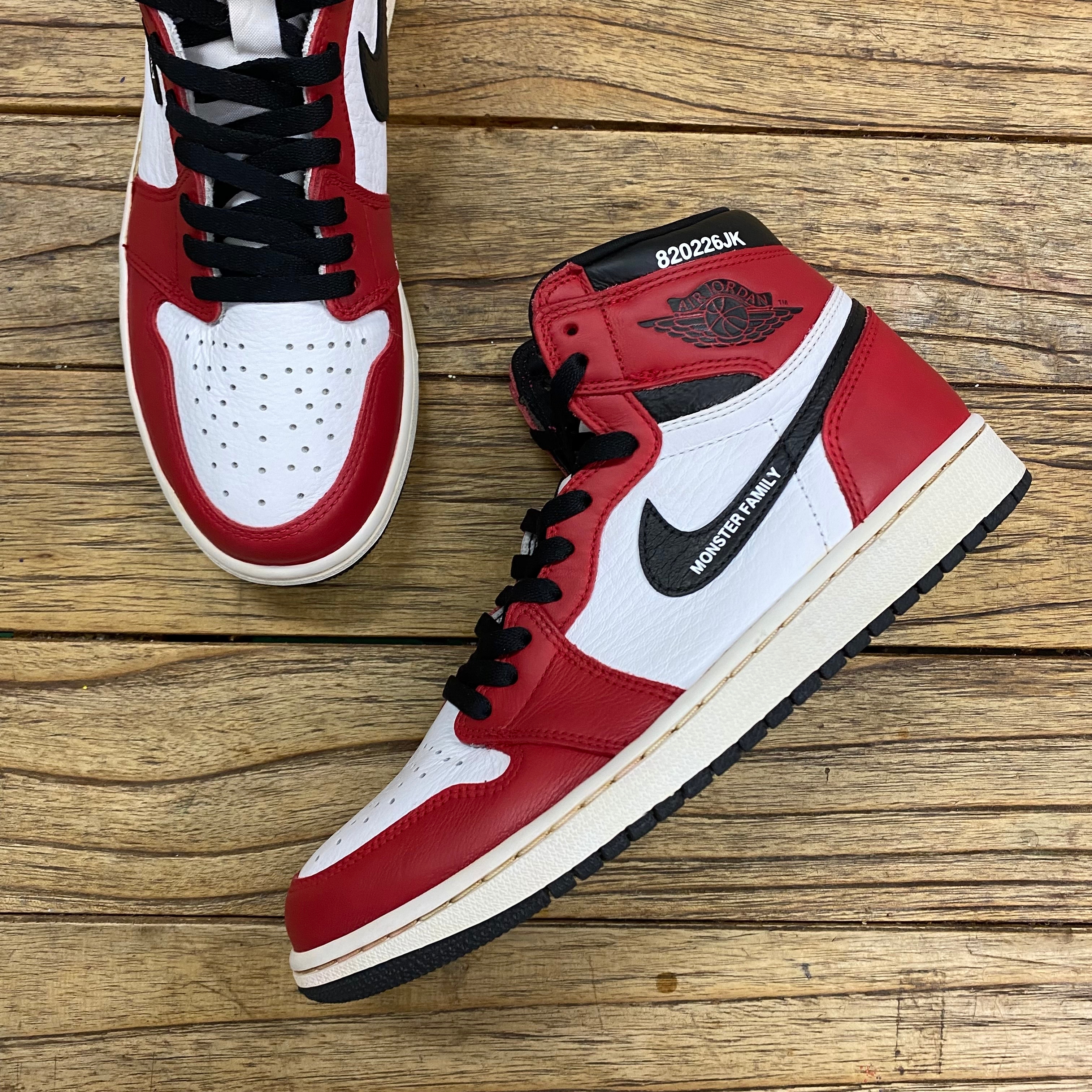 Jordan 1 Retro High OG Light Fusion Red 착용 스타일 - 2
