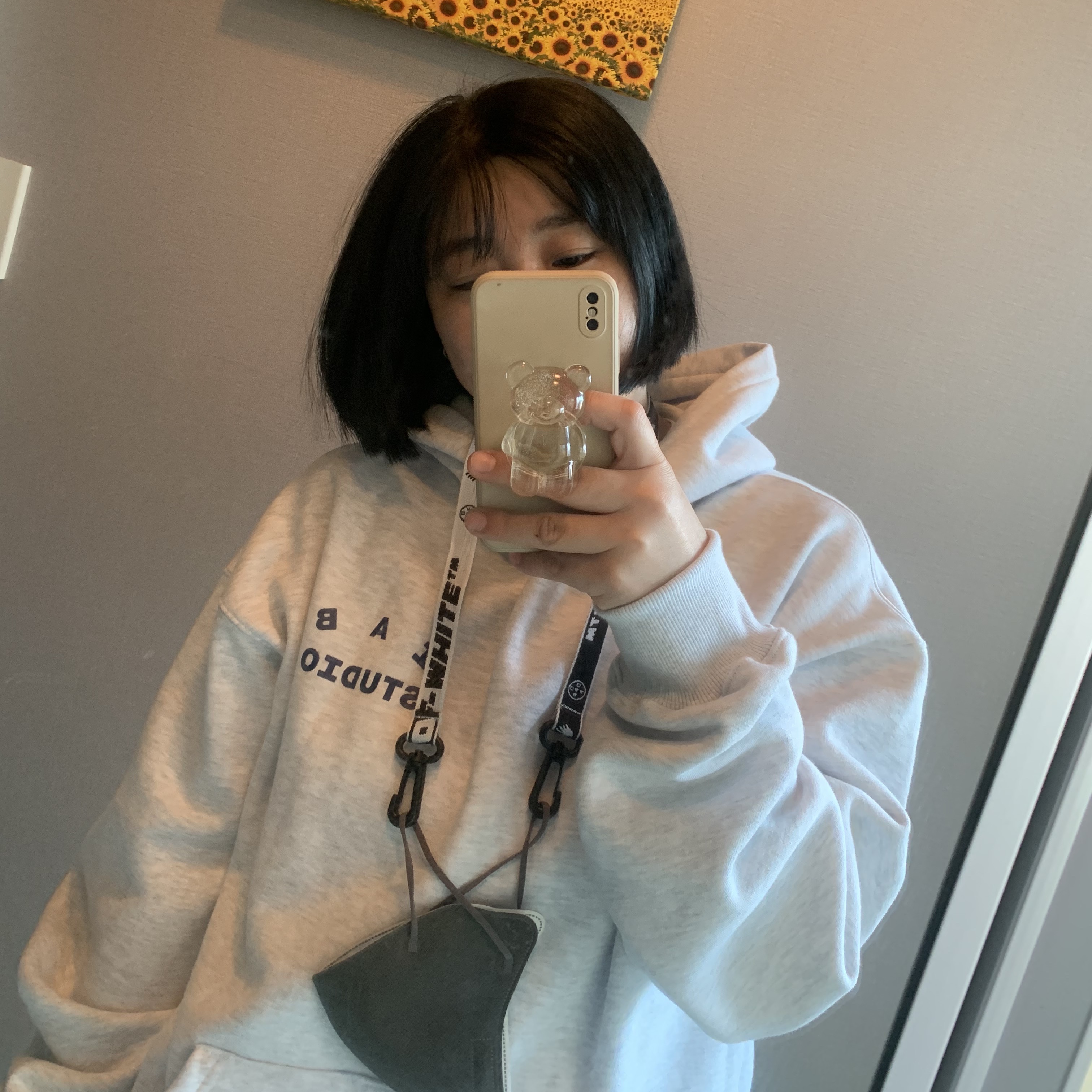 IAB Studio Hoodie Light Gray, Off-White x Amore Pacific Protection Box (Without Cosmetics) 착용 스타일 - 3