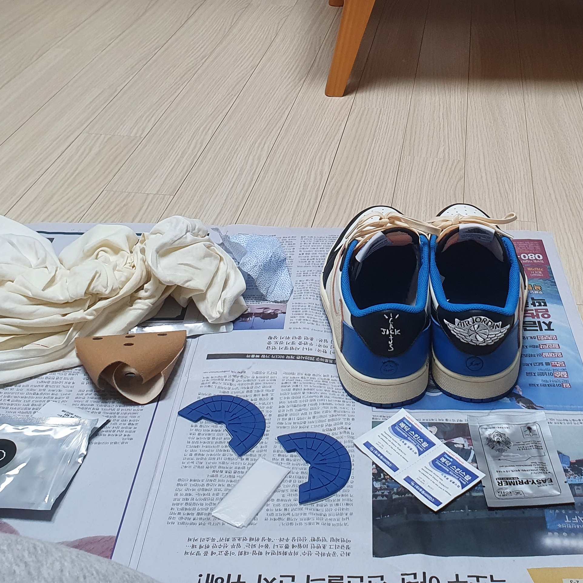 Jordan 1 x Travis Scott x Fragment Retro Low OG SP Military Blue, Jordan 1 x Travis Scott Retro Low OG SP Mocha 착용 스타일 - 1