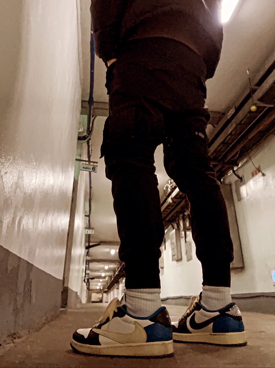 Jordan 1 x Travis Scott x Fragment Retro Low OG SP Military Blue 착용 스타일 - 2