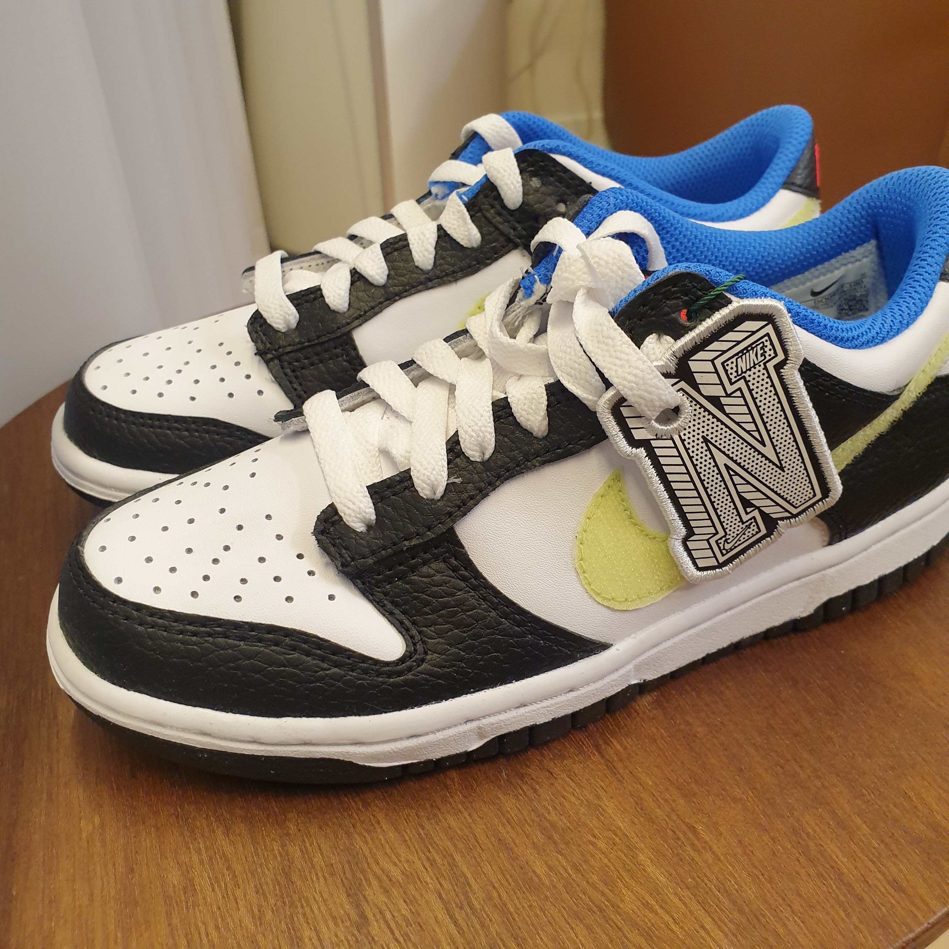 (GS) Nike Dunk Low Signal Blue Lemon Twist 착용 스타일 - 1