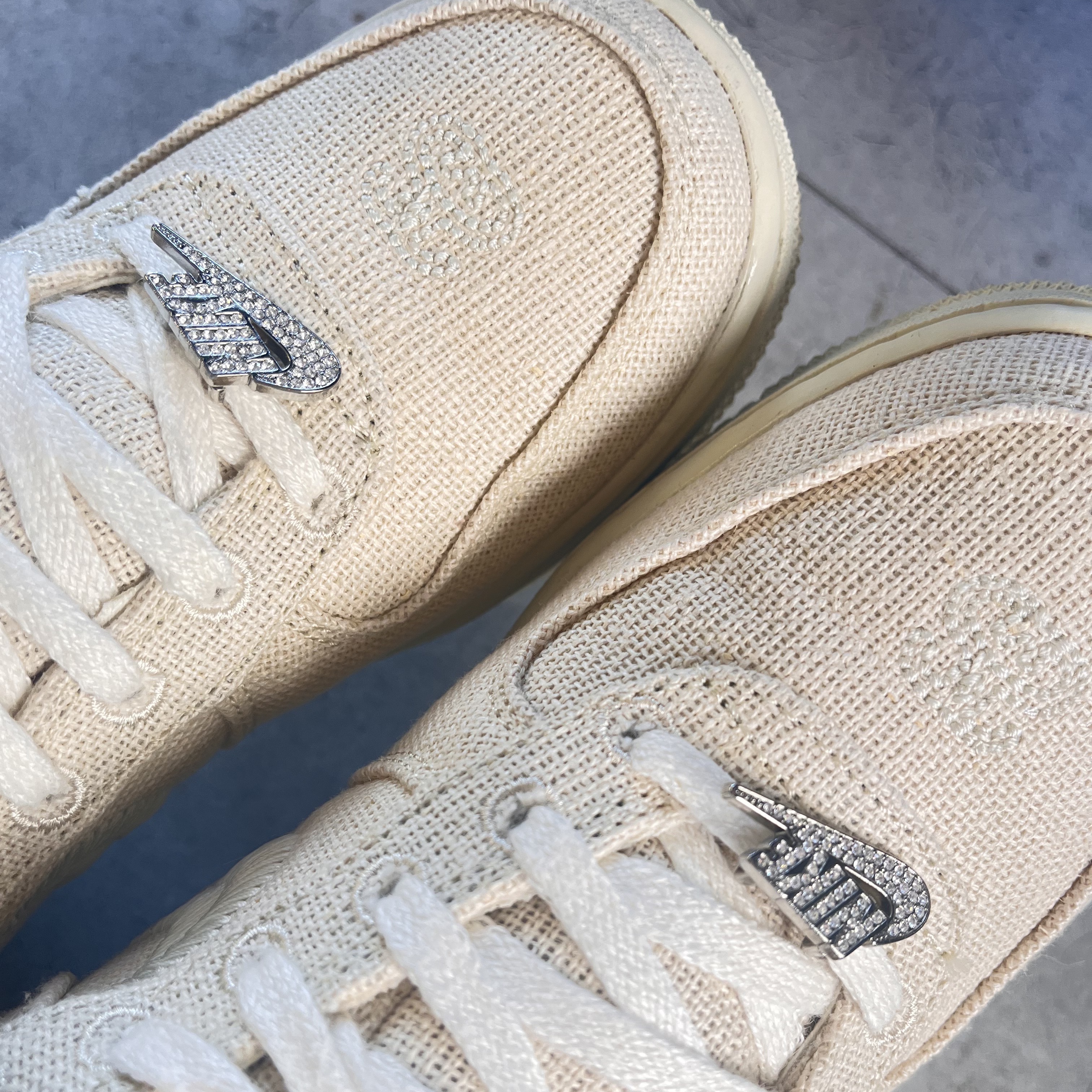 Nike x Stussy Air Force 1 Low Fossil 착용 스타일 - 5